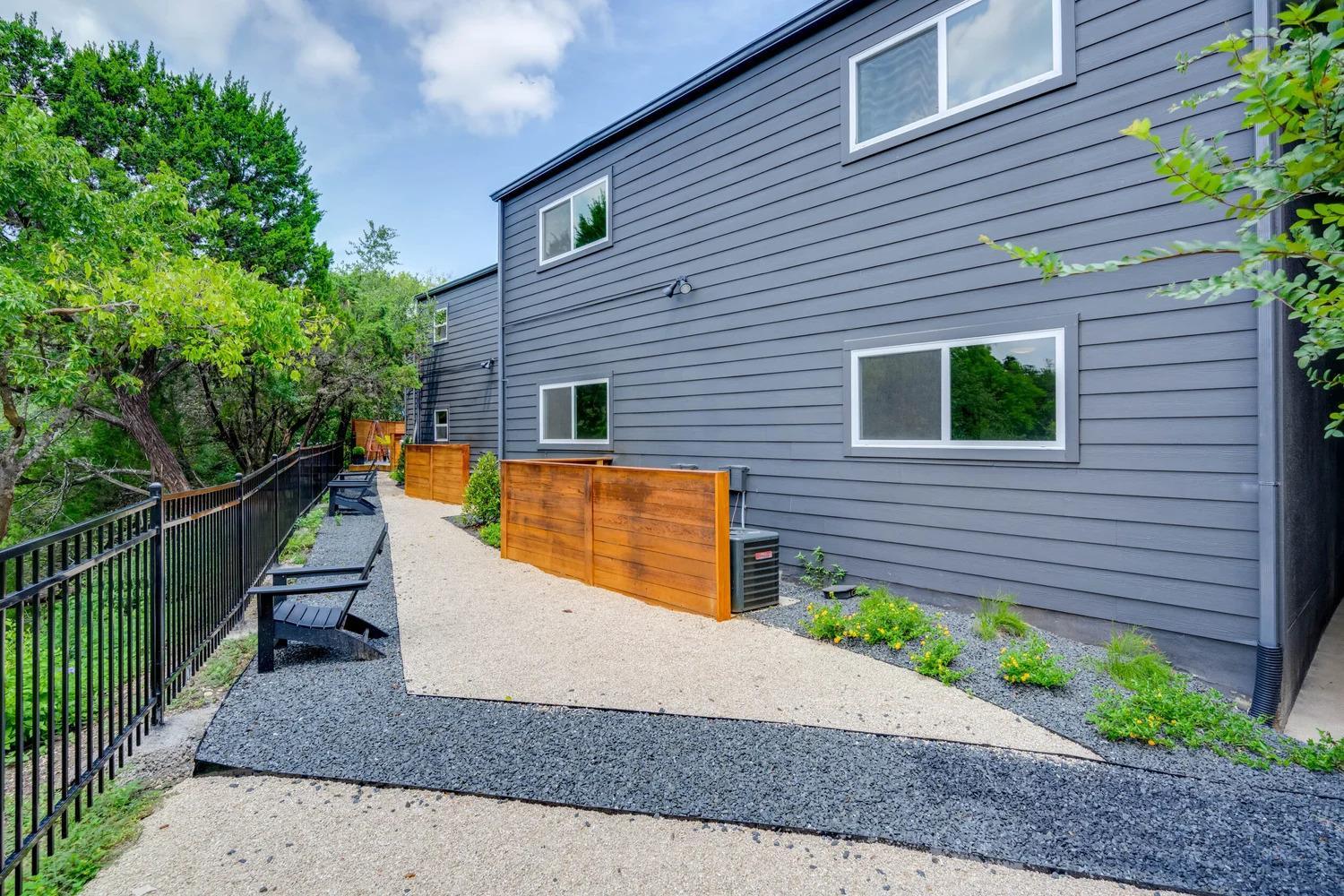 Prime SoCo boutique studios with laundry WiFi 7 Min to DT