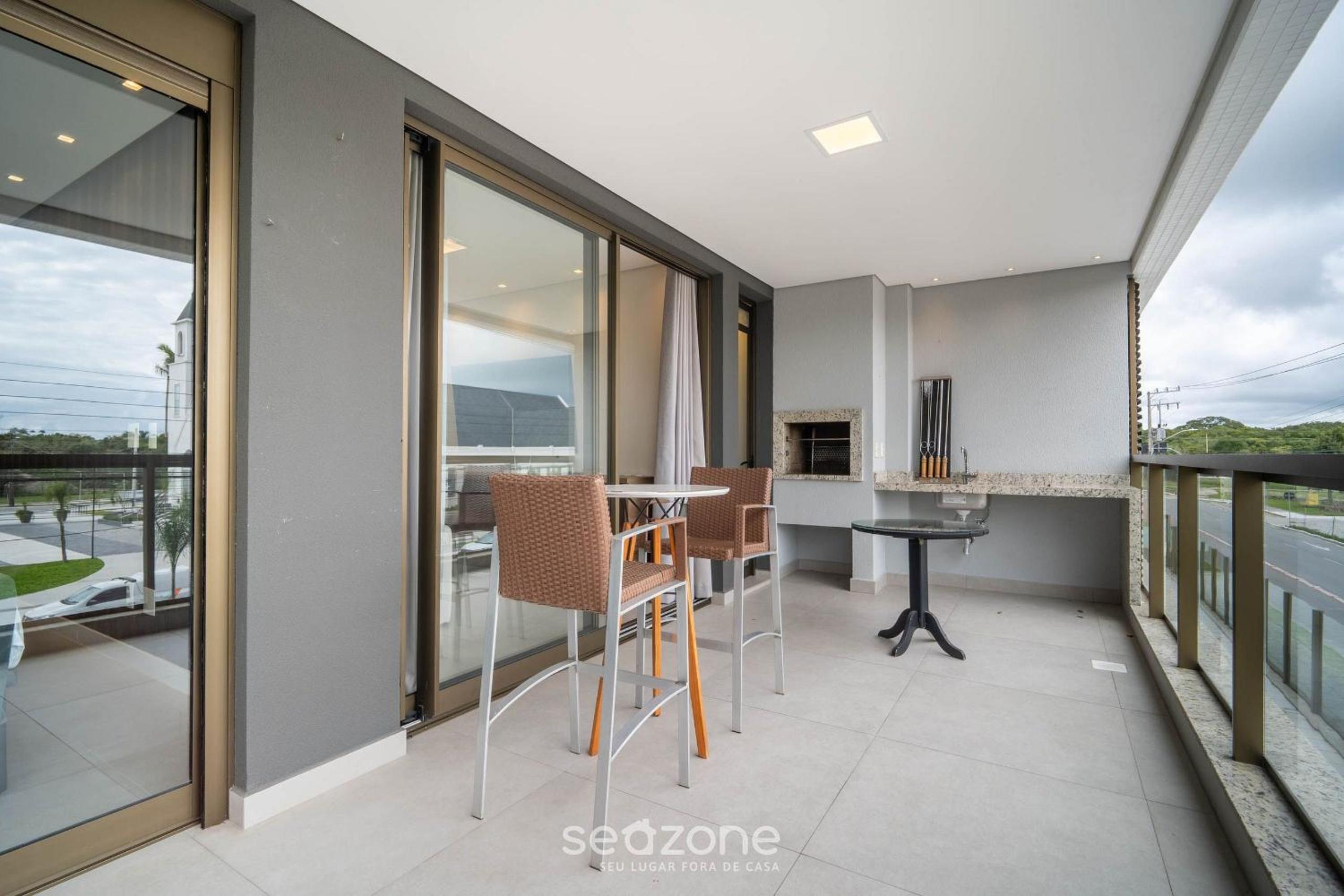 Apt with balcony and barbecue in Jurerê IHD0101