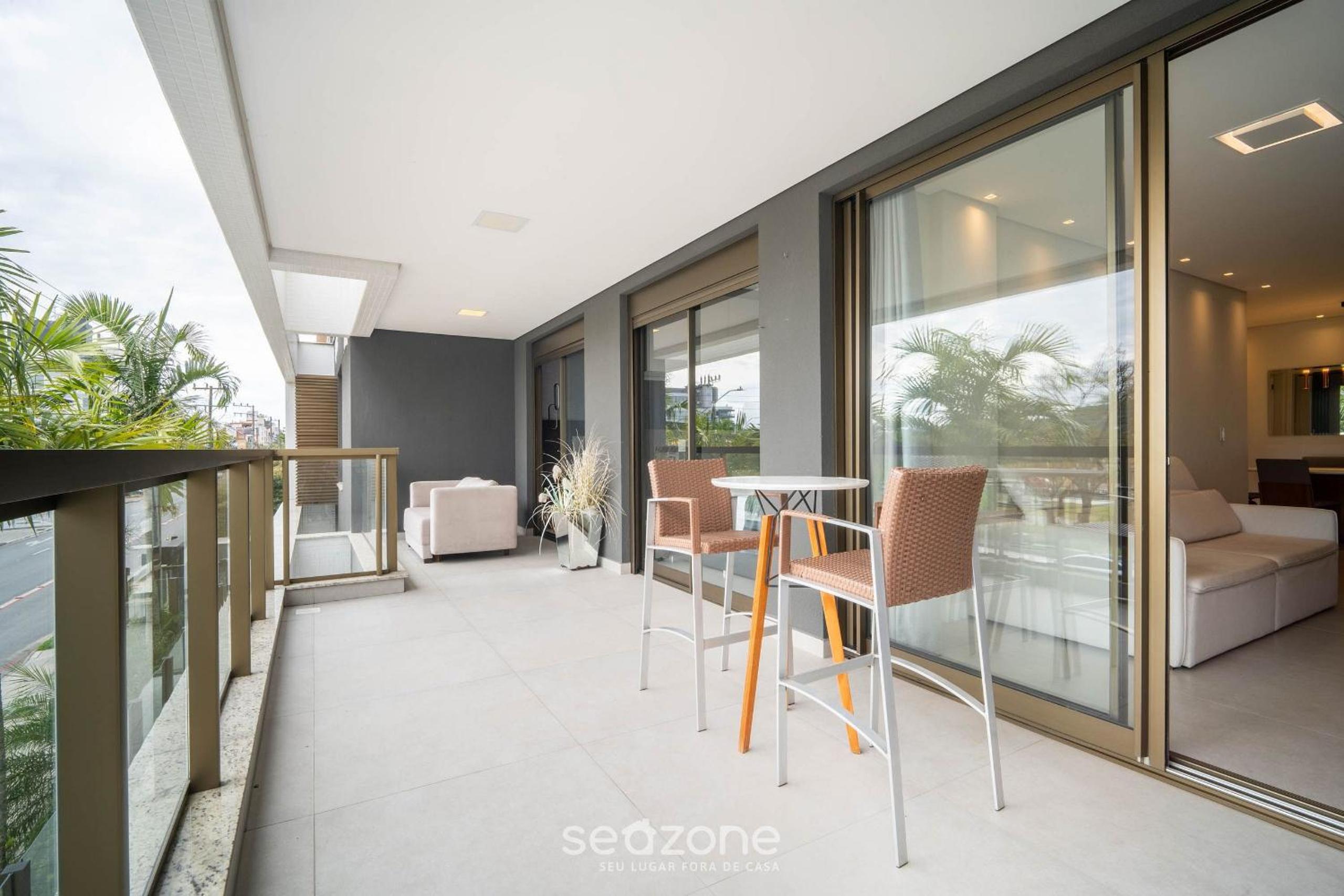 Apt with balcony and barbecue in Jurerê IHD0101