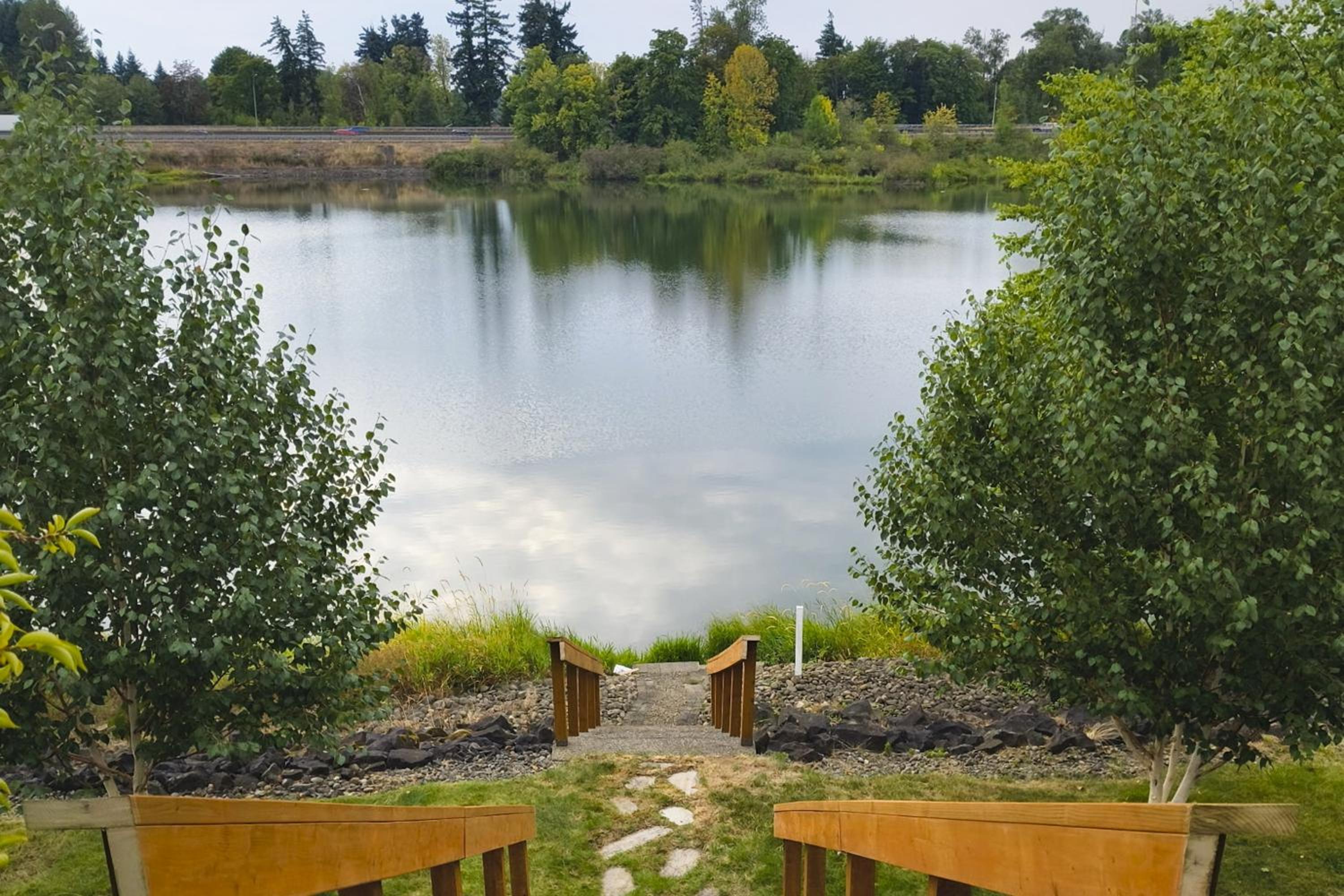 Patio and On-Site Fishing! Plummer Lake Escape