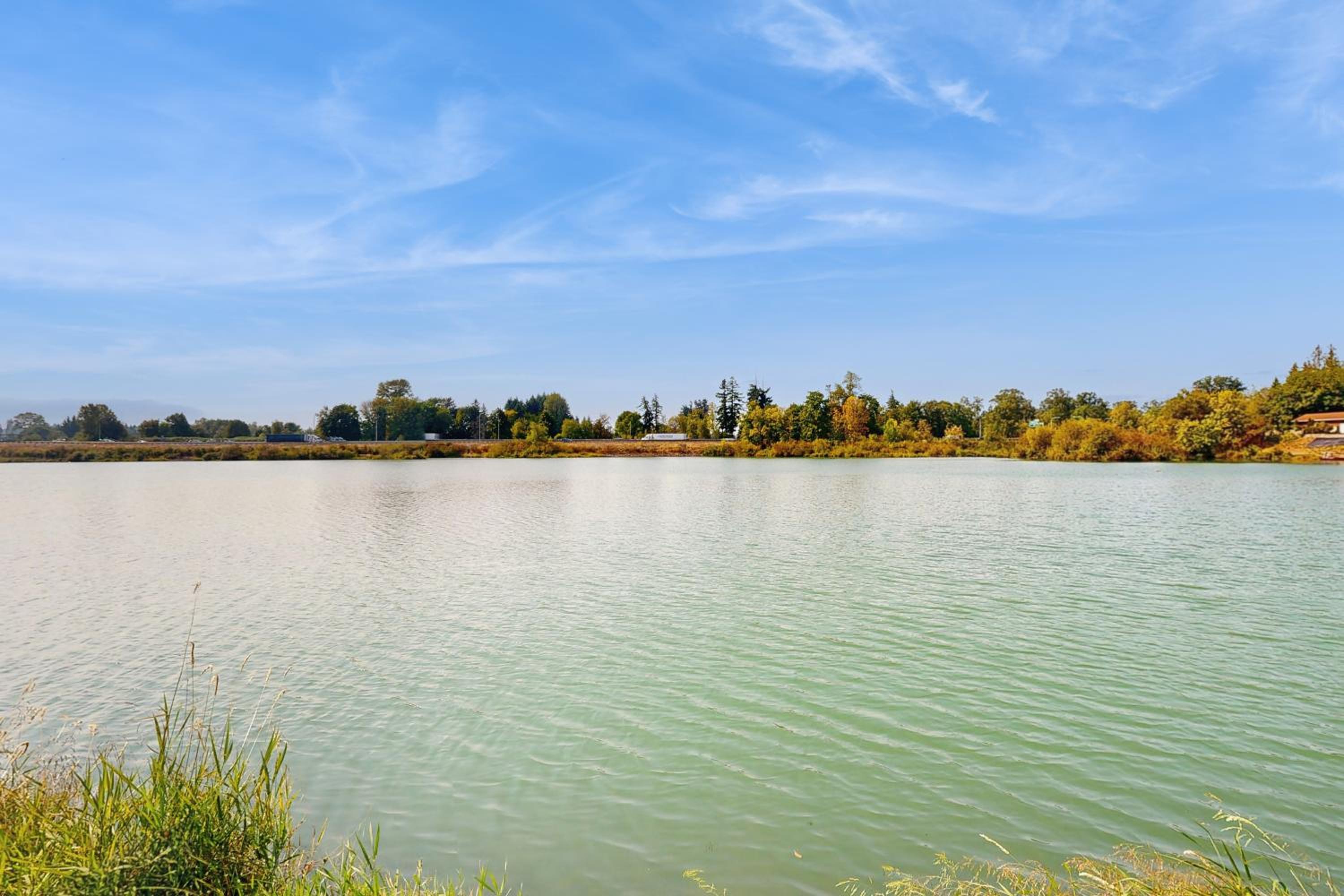 Patio and On-Site Fishing! Plummer Lake Escape