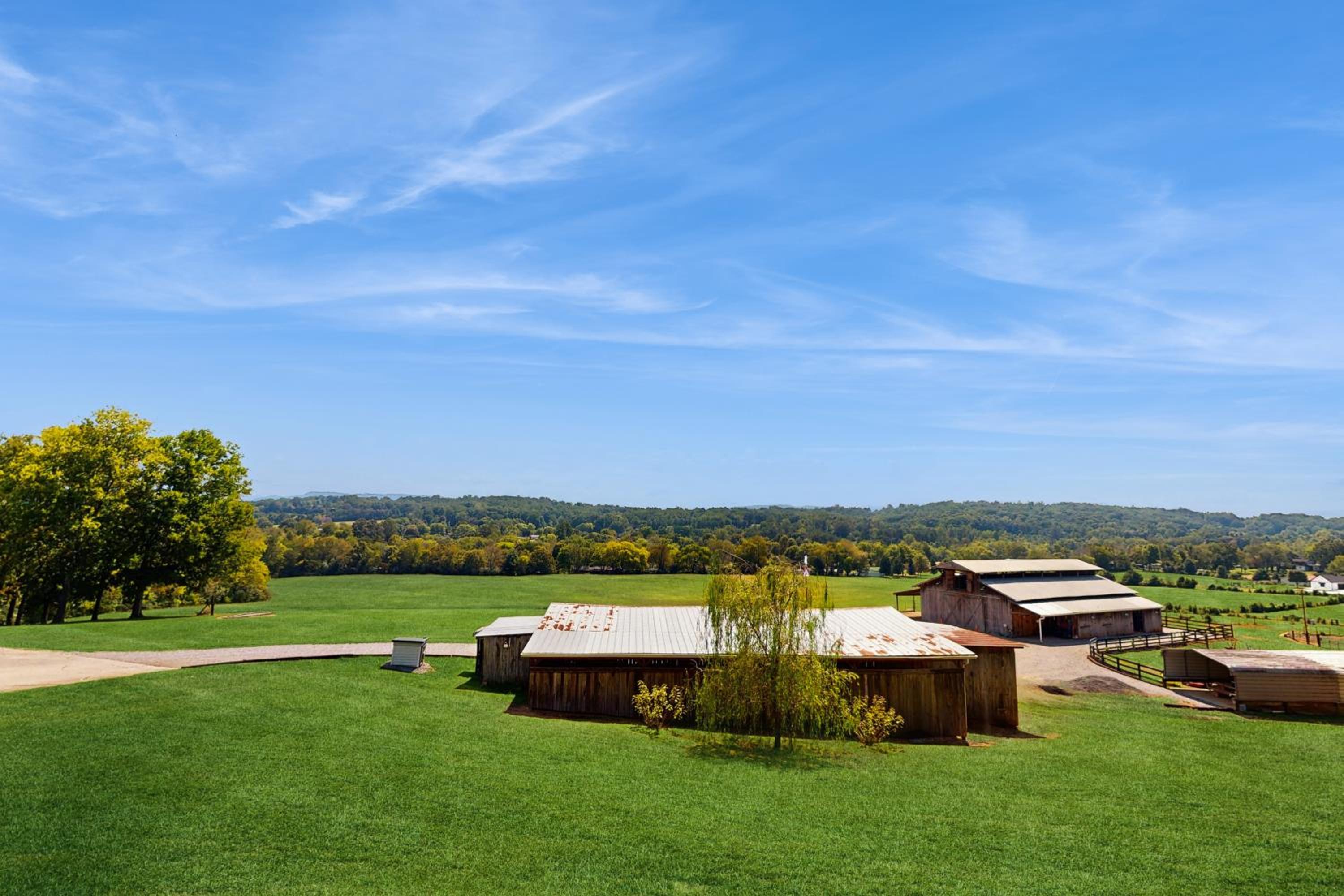 Mtn Views! Romantic Rural Retreat in Seymour