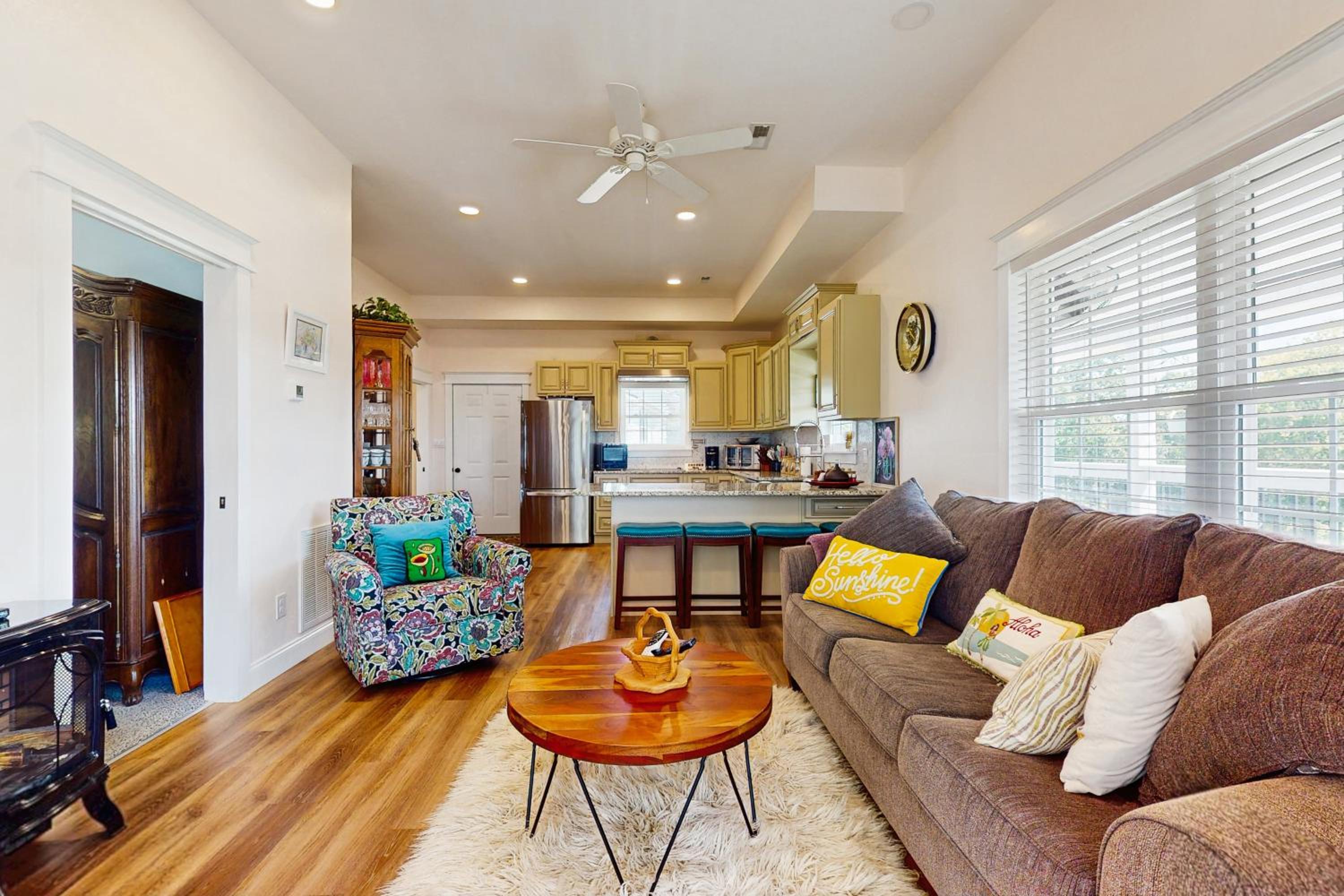 Mtn Views! Romantic Rural Retreat in Seymour