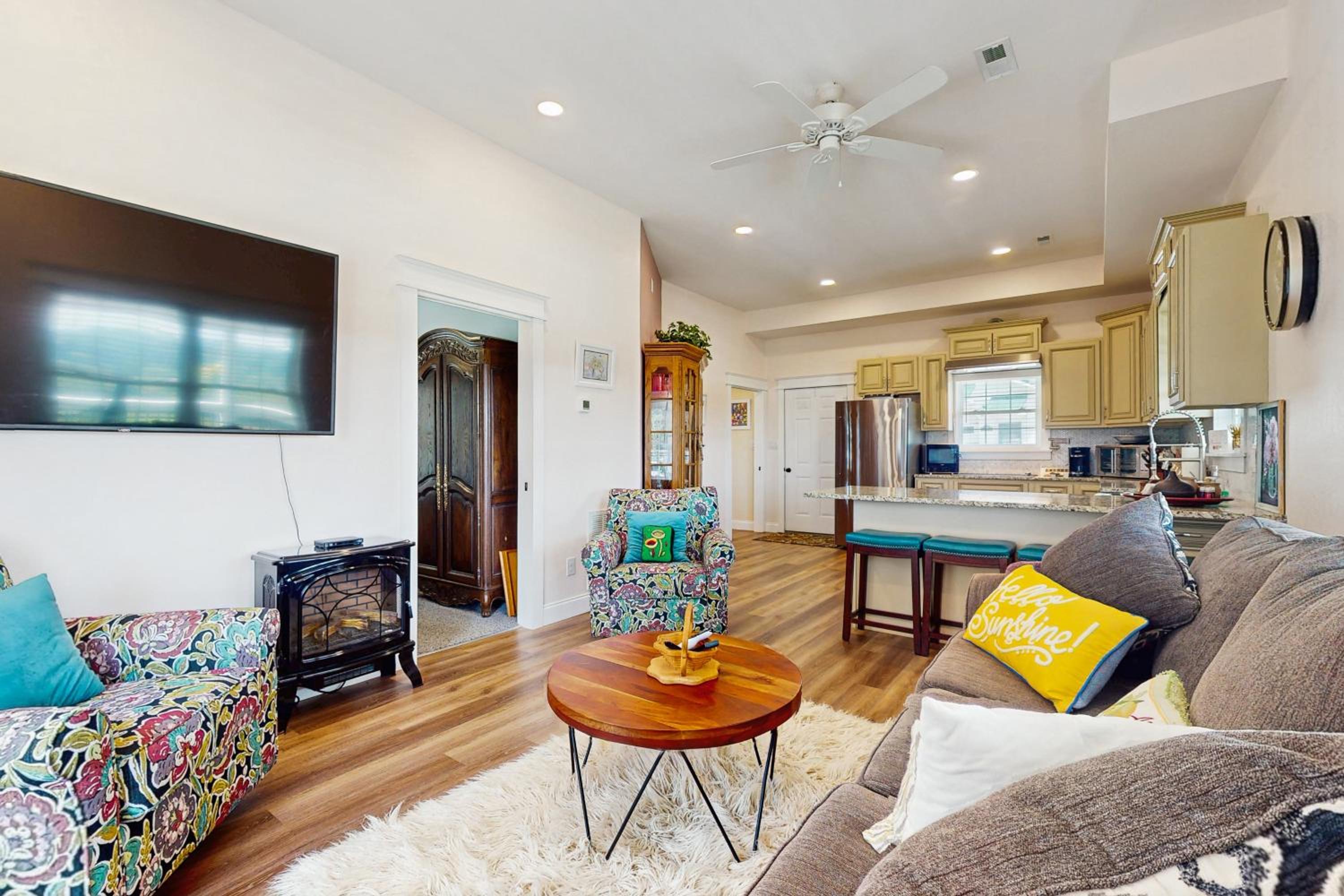 Mtn Views! Romantic Rural Retreat in Seymour