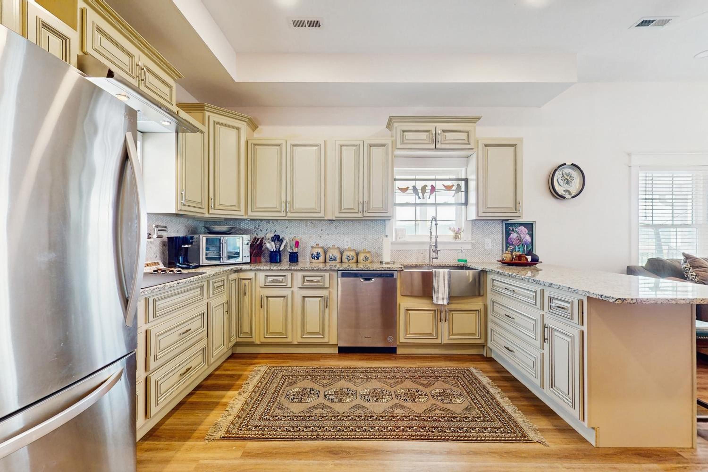 Mtn Views! Romantic Rural Retreat in Seymour