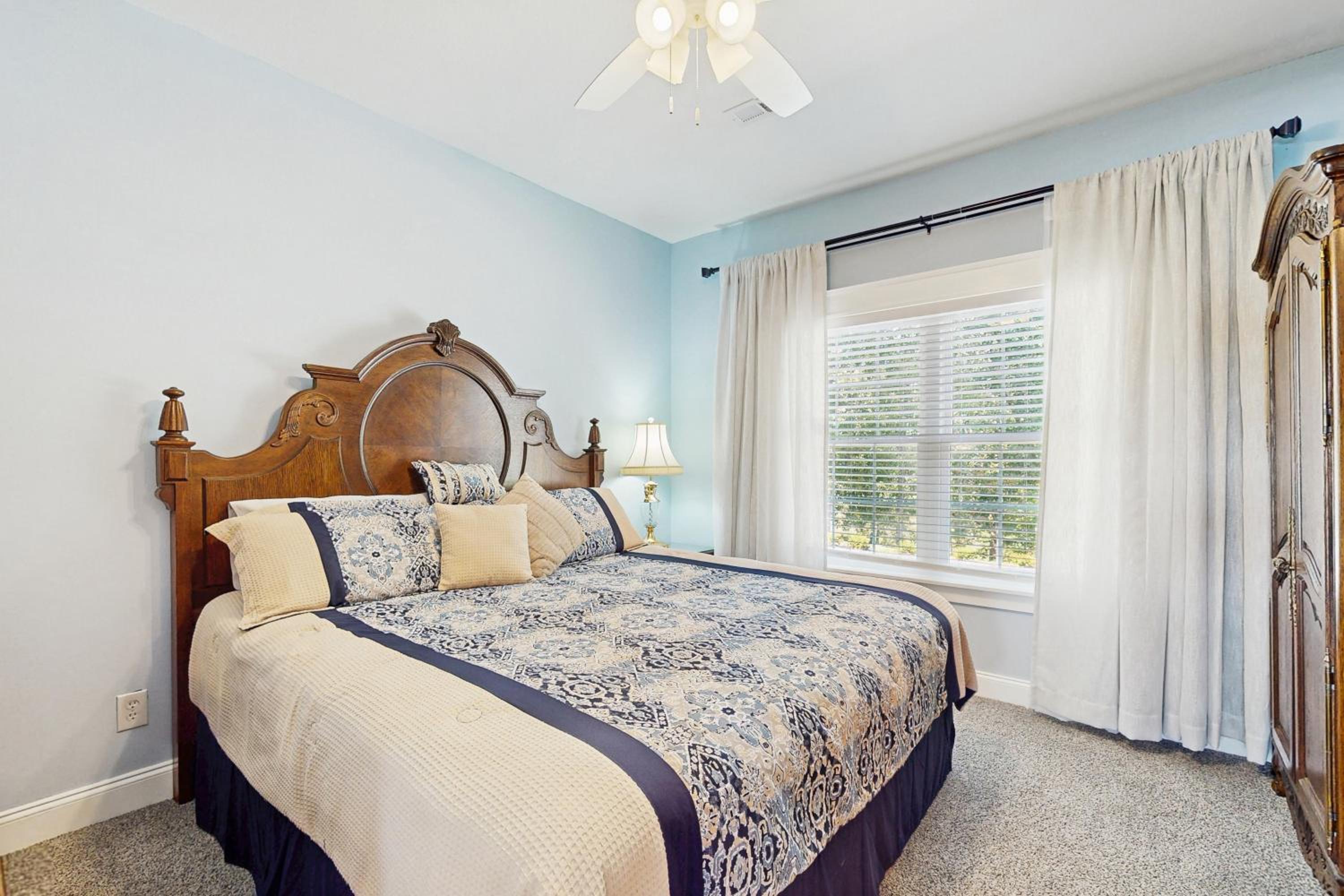 Mtn Views! Romantic Rural Retreat in Seymour