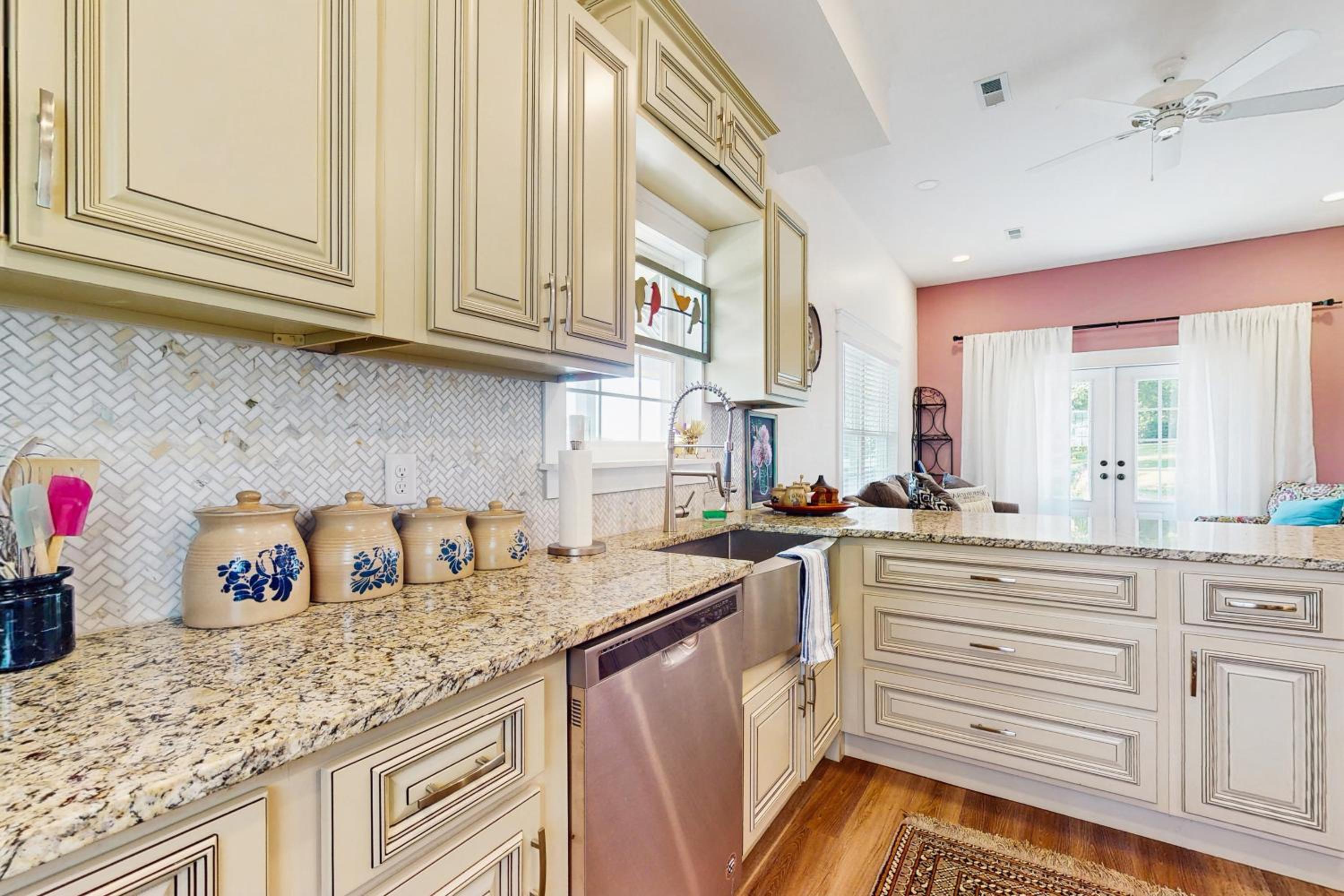 Mtn Views! Romantic Rural Retreat in Seymour