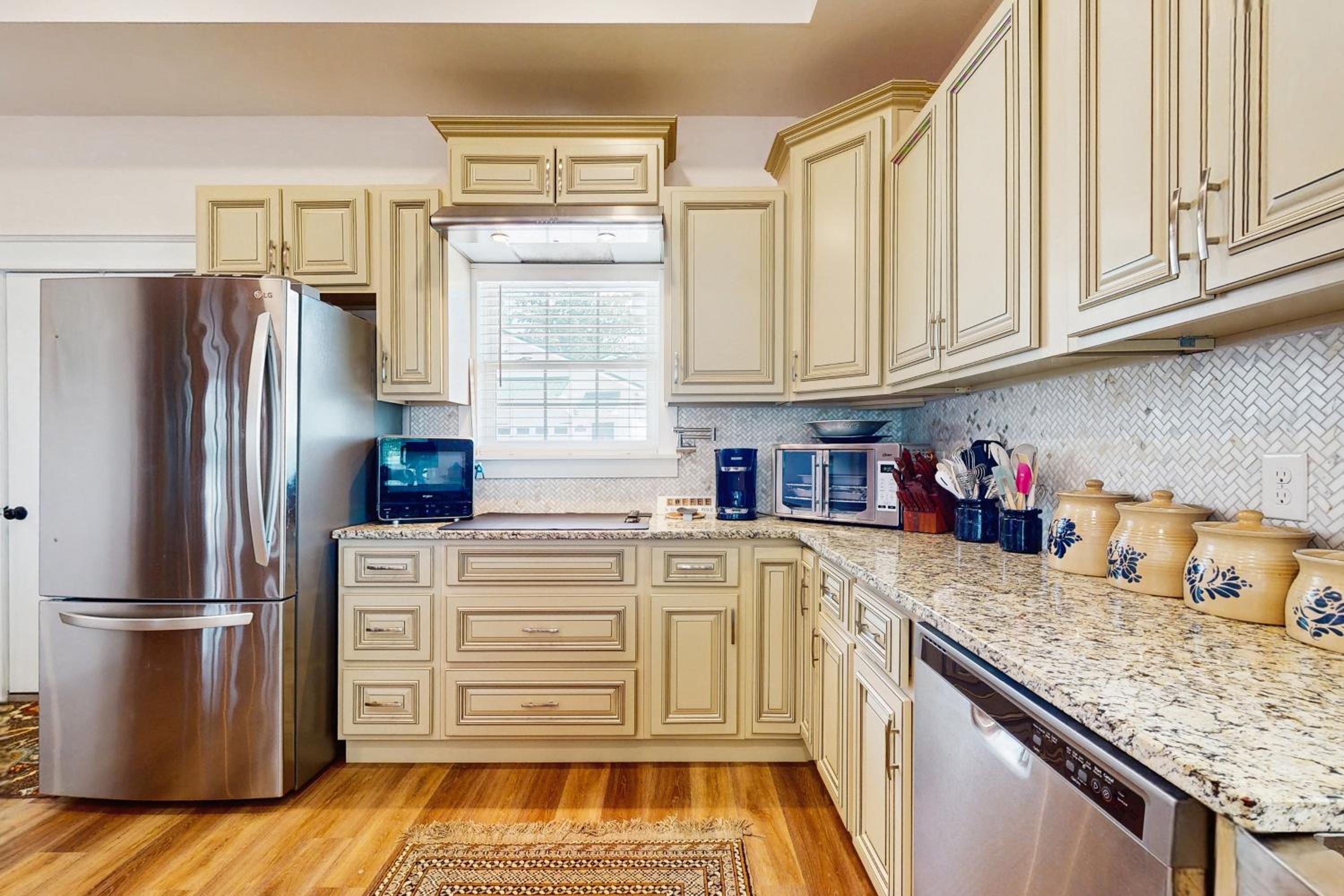 Mtn Views! Romantic Rural Retreat in Seymour