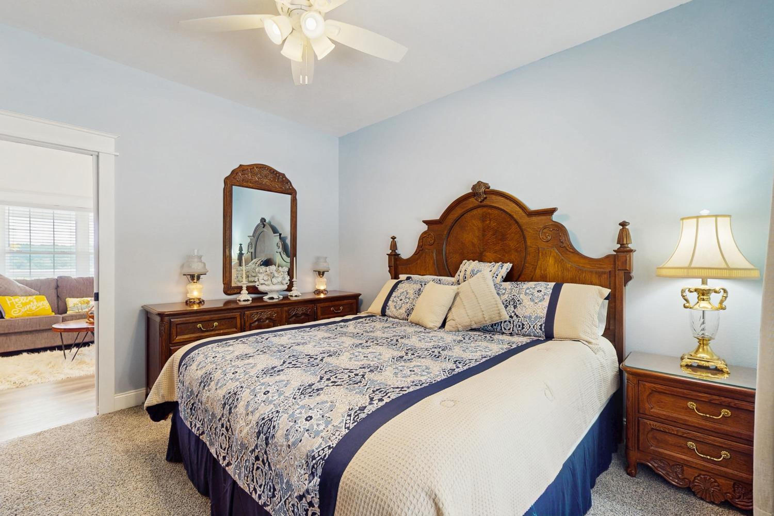 Mtn Views! Romantic Rural Retreat in Seymour
