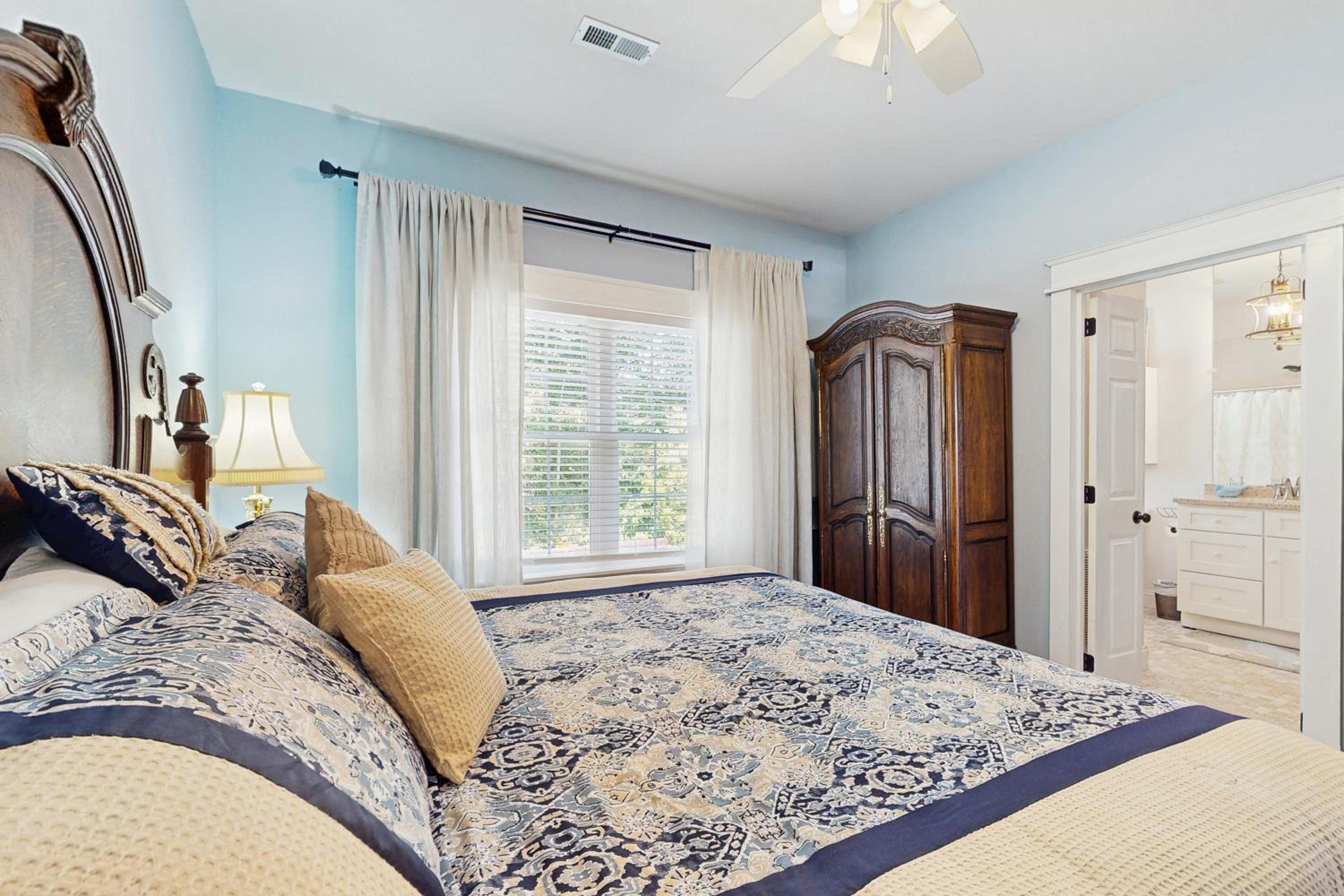 Mtn Views! Romantic Rural Retreat in Seymour
