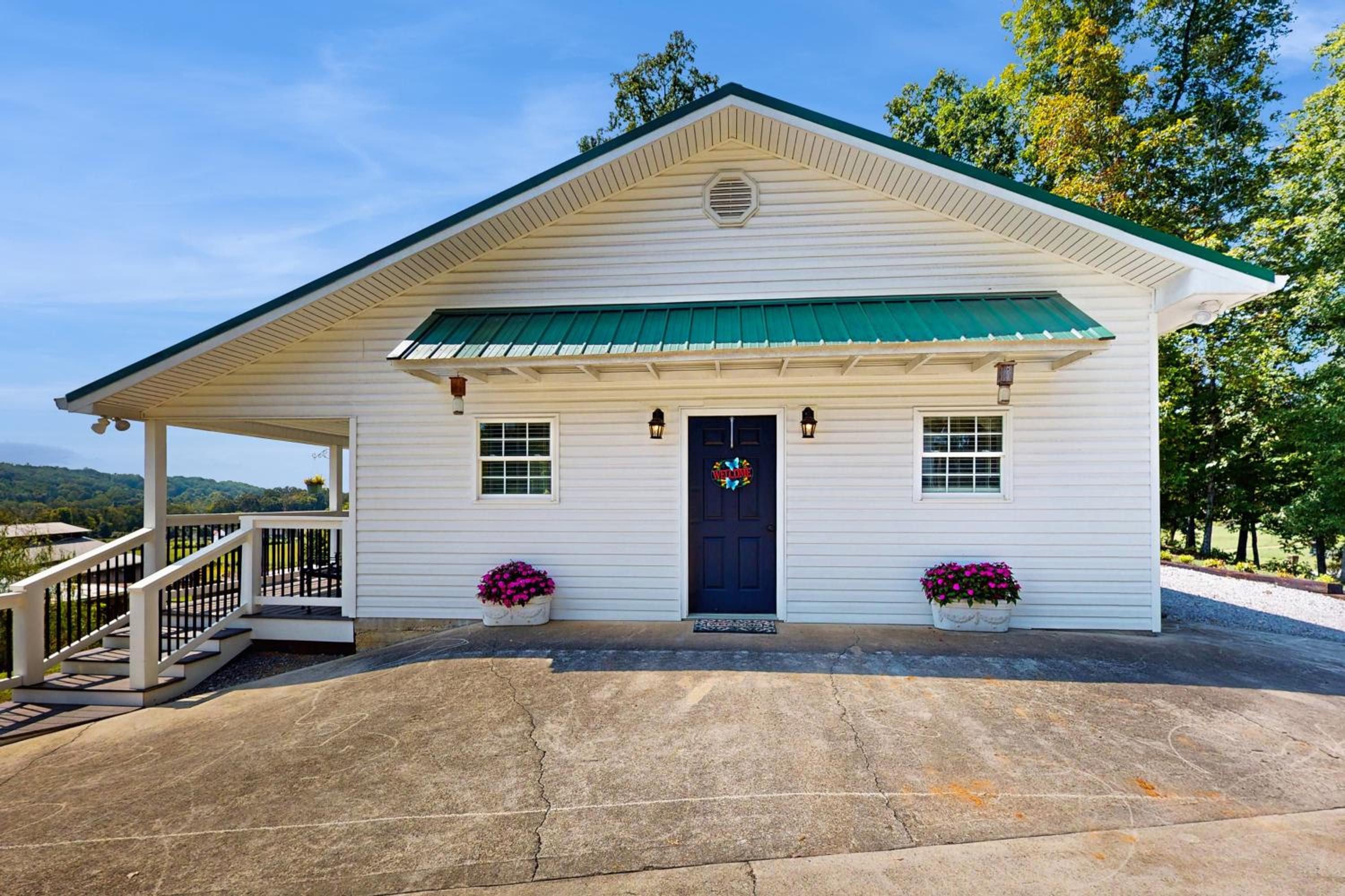 Mtn Views! Romantic Rural Retreat in Seymour