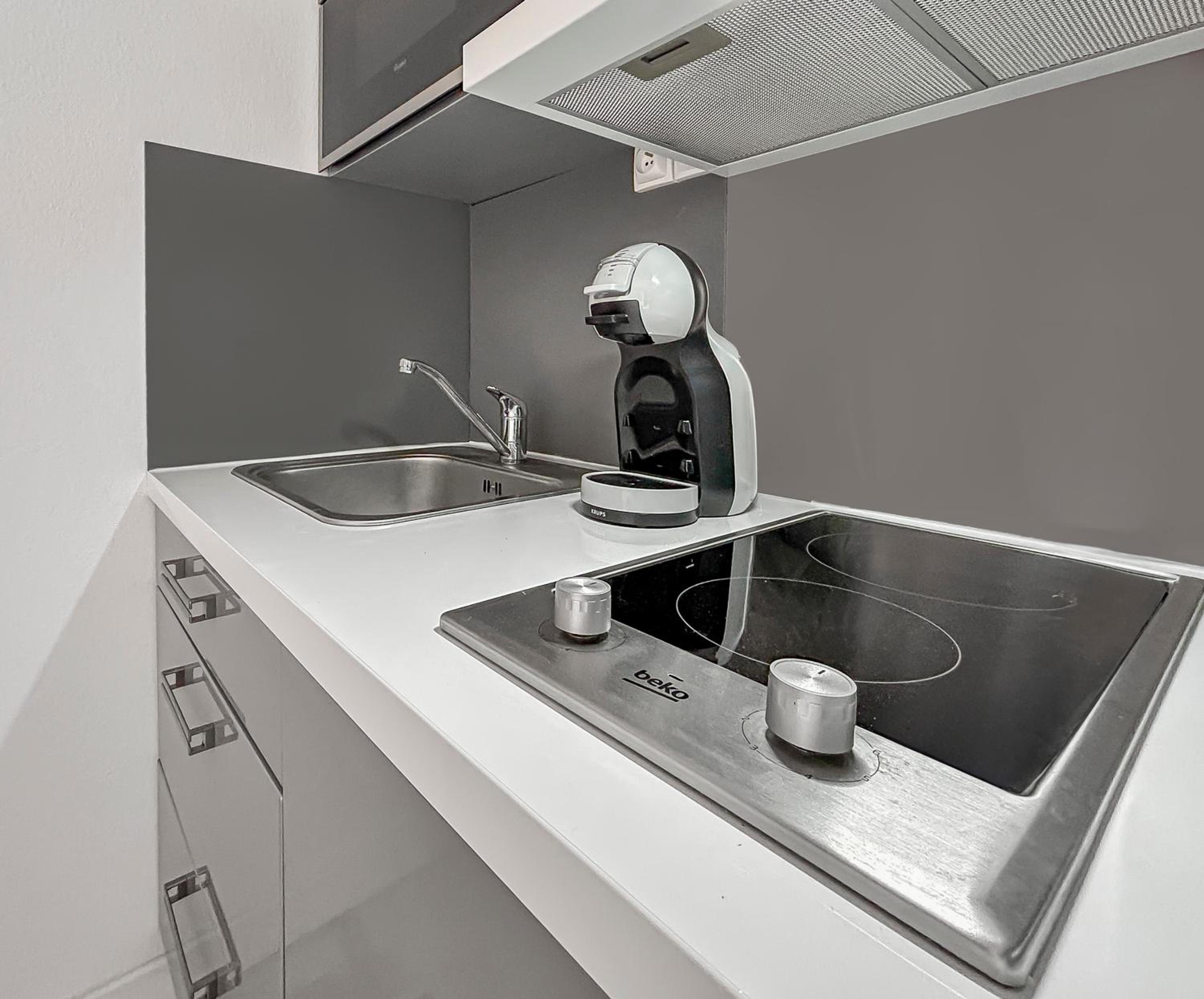 Charmant studio avec parking et balcon privé