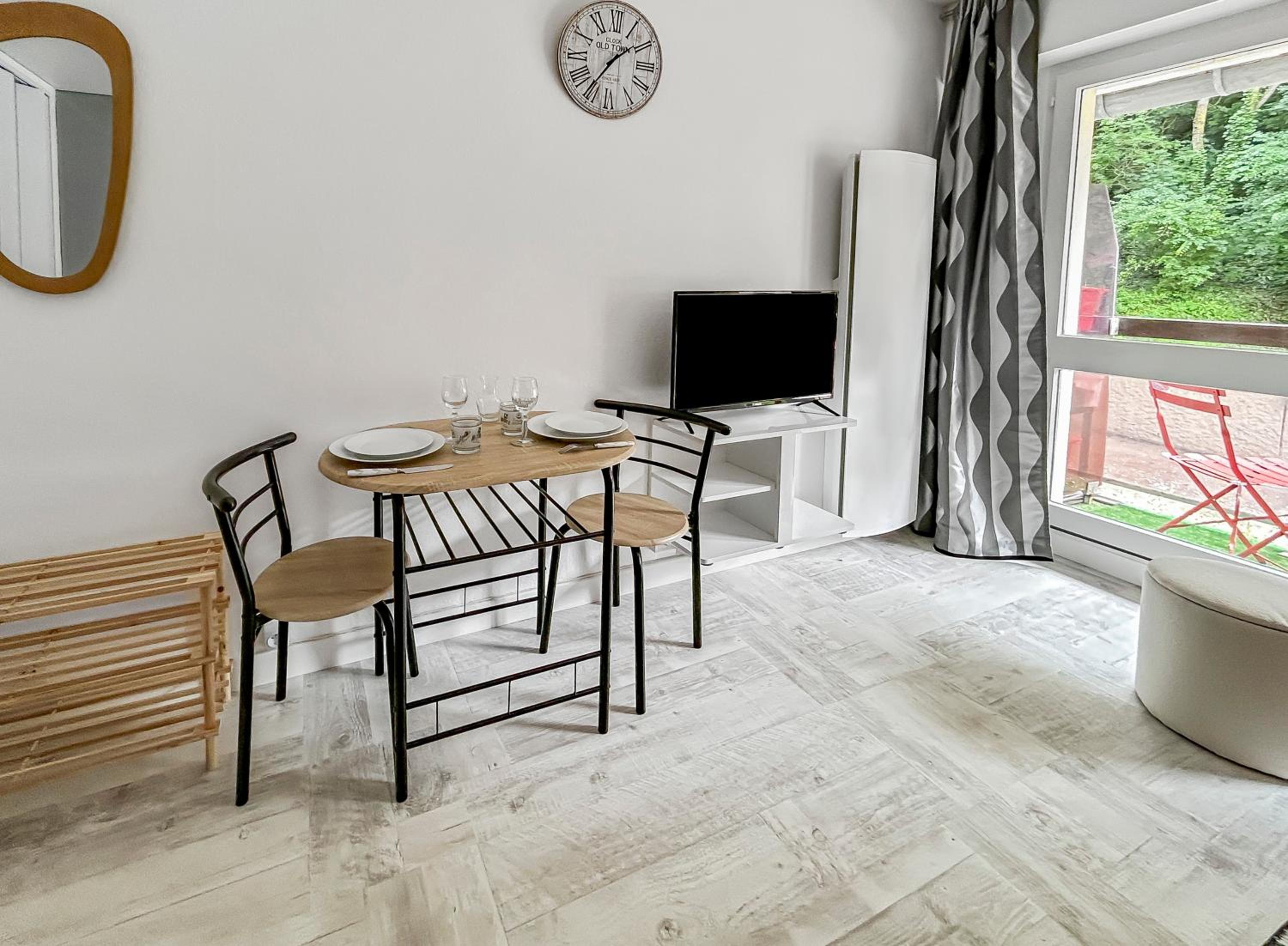 Charmant studio avec parking et balcon privé