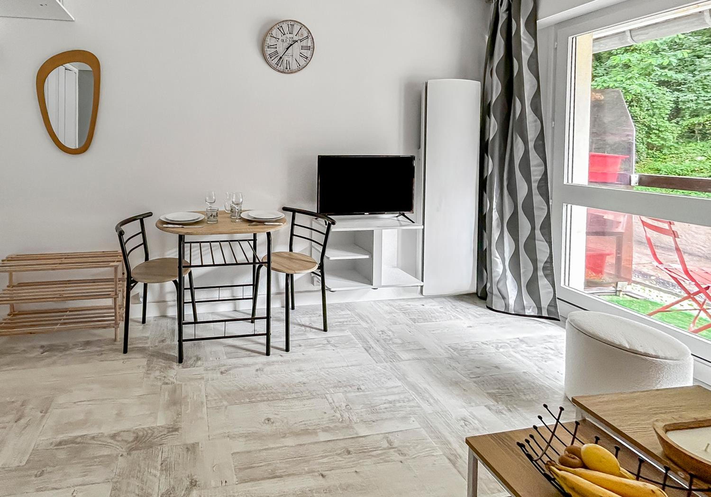 Charmant studio avec parking et balcon privé