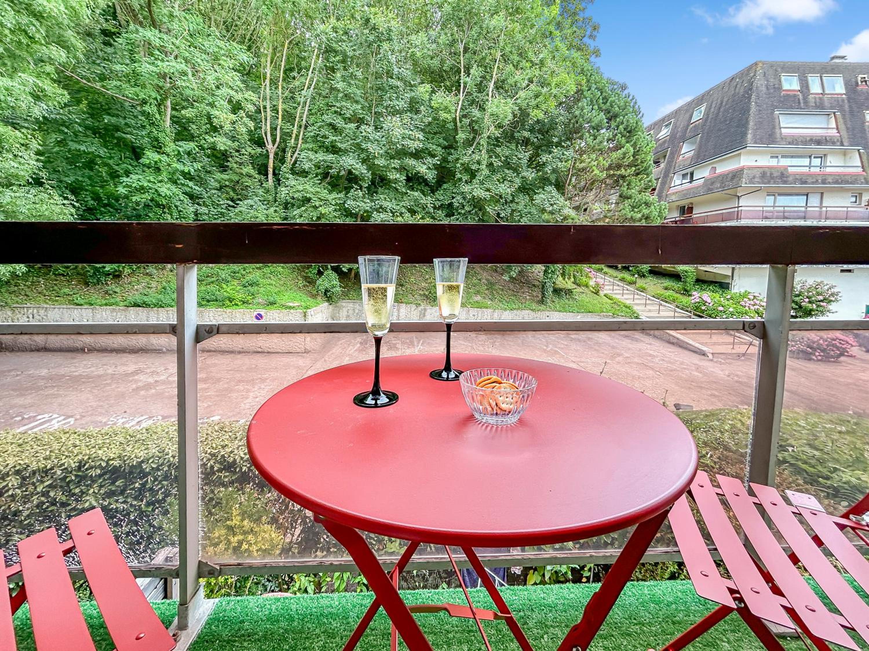 Charmant studio avec parking et balcon privé