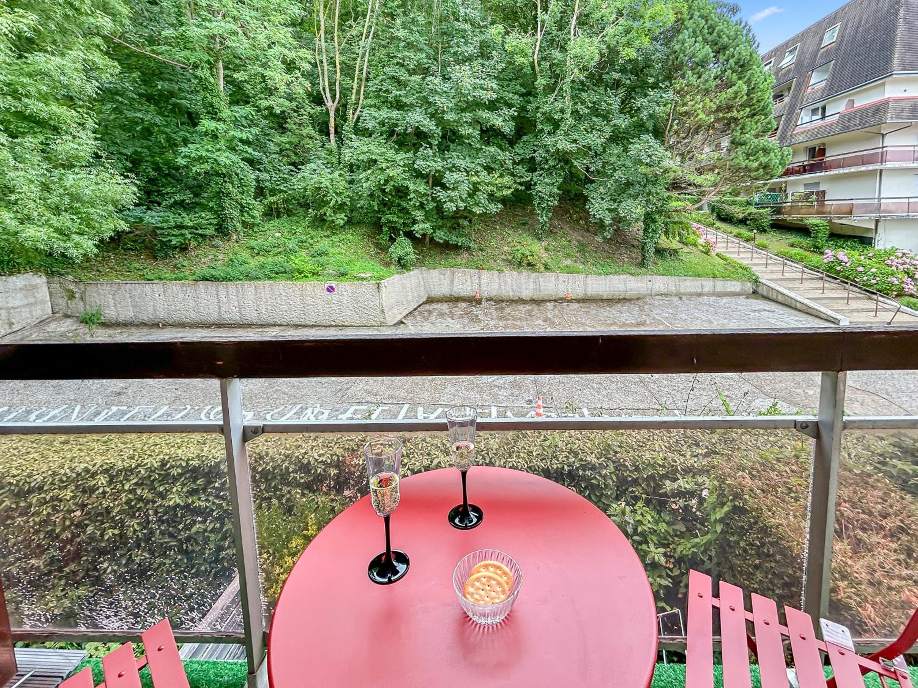 Charmant studio avec parking et balcon privé