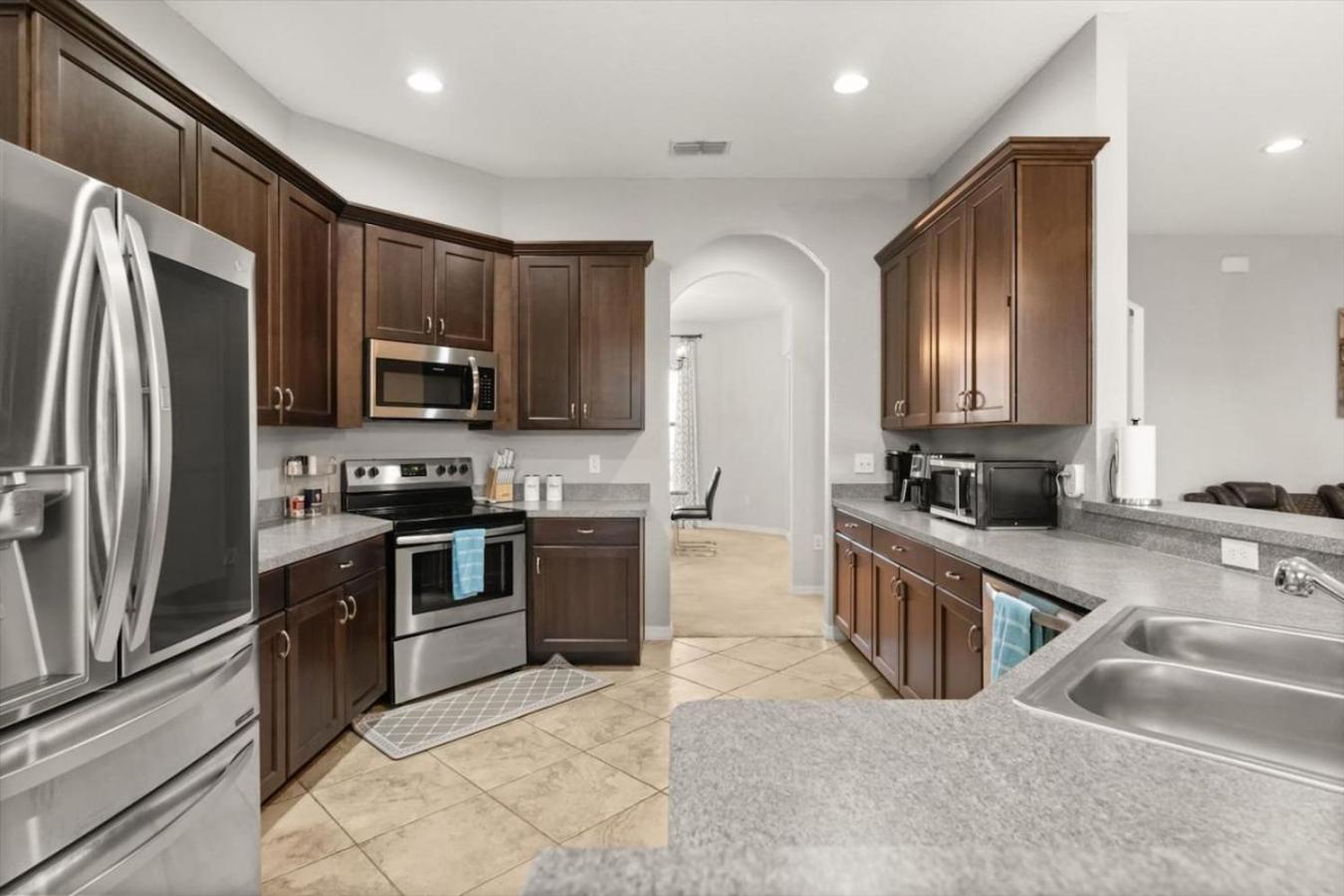 Family-Friendly 3BR Getaway Hot Tub Game Room Fun