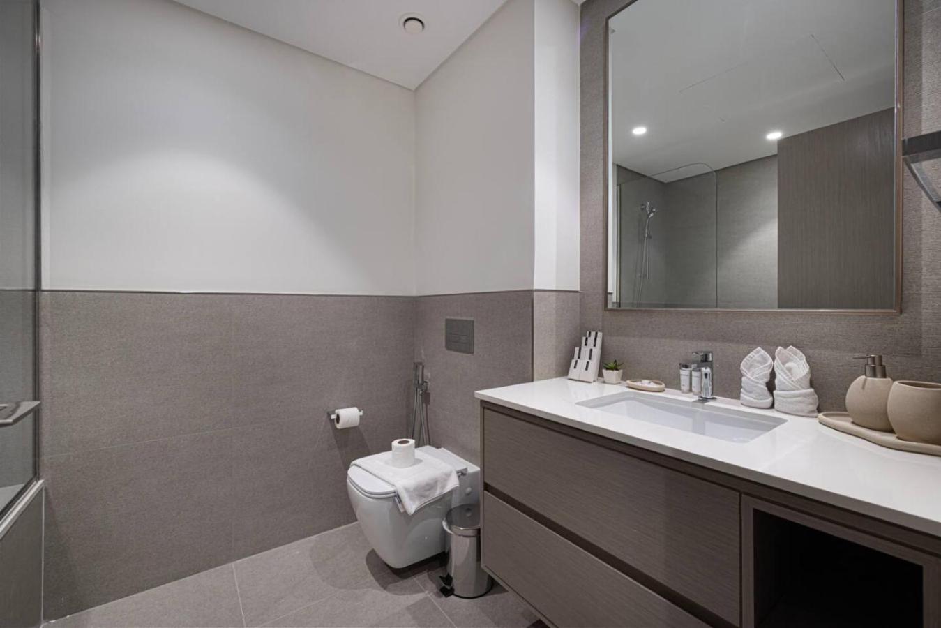 Luxury 4BR Burj View Steps from Dubai Mall