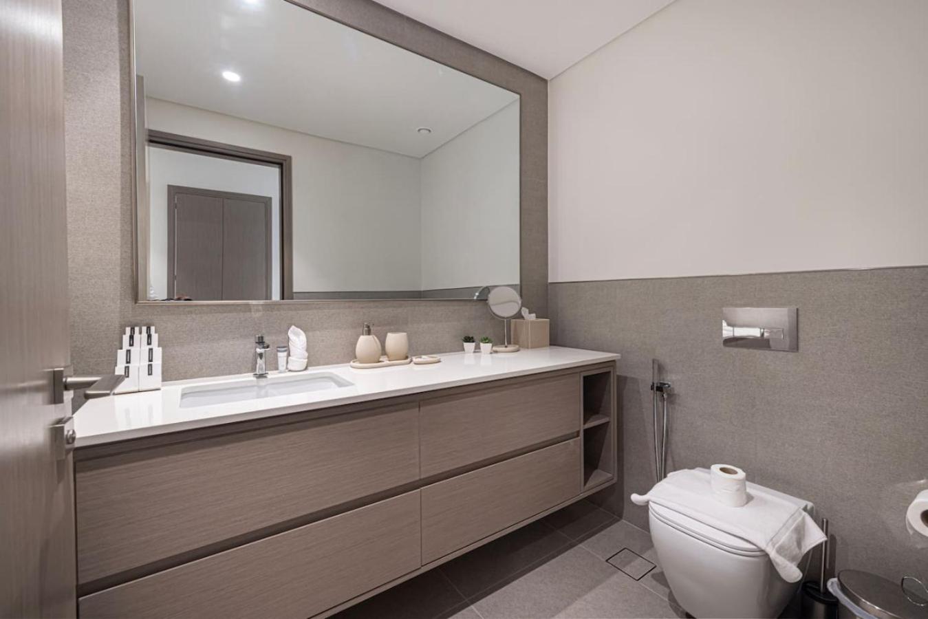 Luxury 4BR Burj View Steps from Dubai Mall
