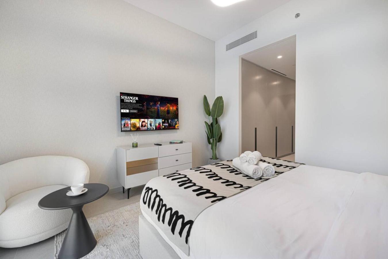 Luxury 4BR Burj View Steps from Dubai Mall