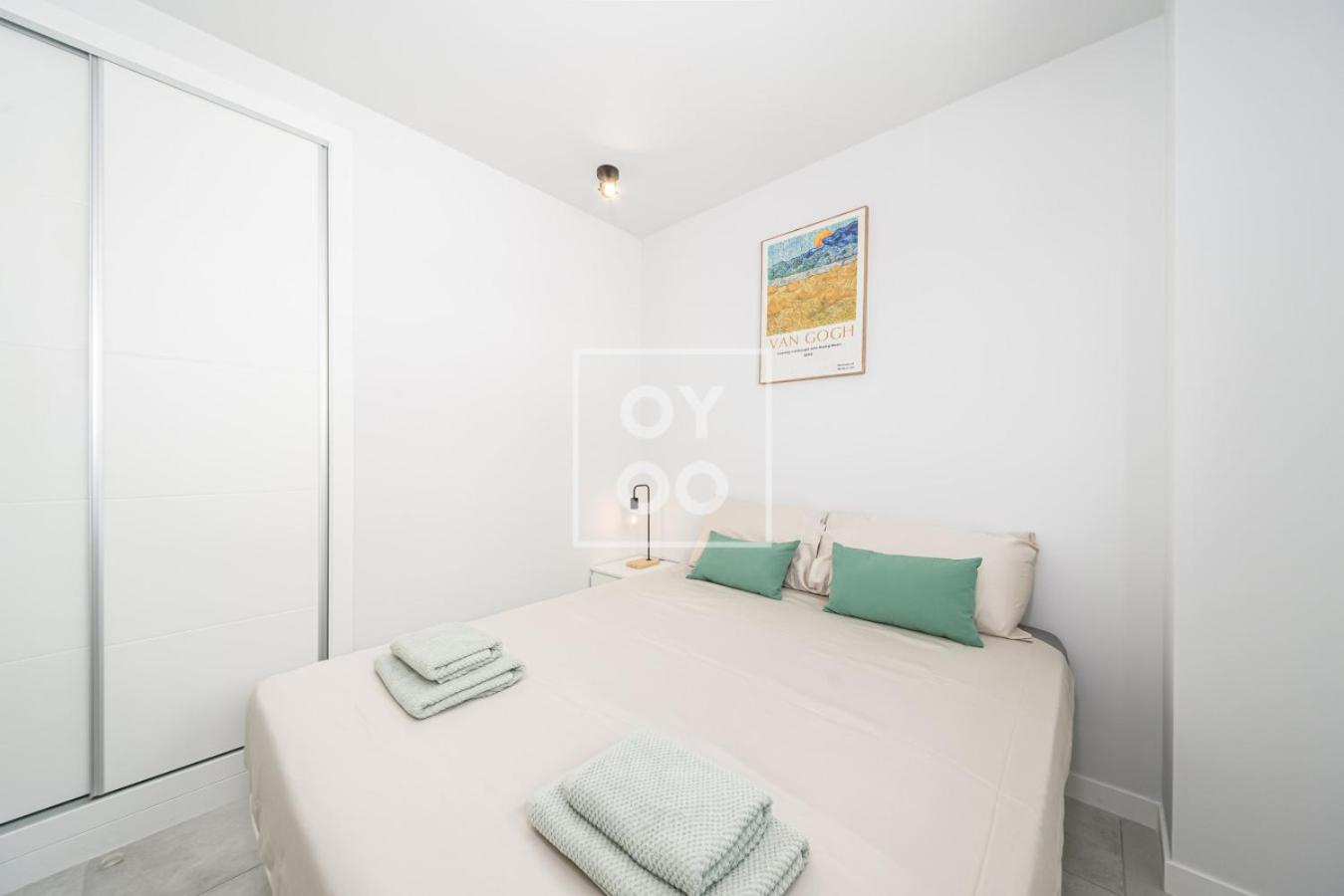 Cobalt Canvas Residence, Luxury Seaview Flat, by OYOOSTAYS
