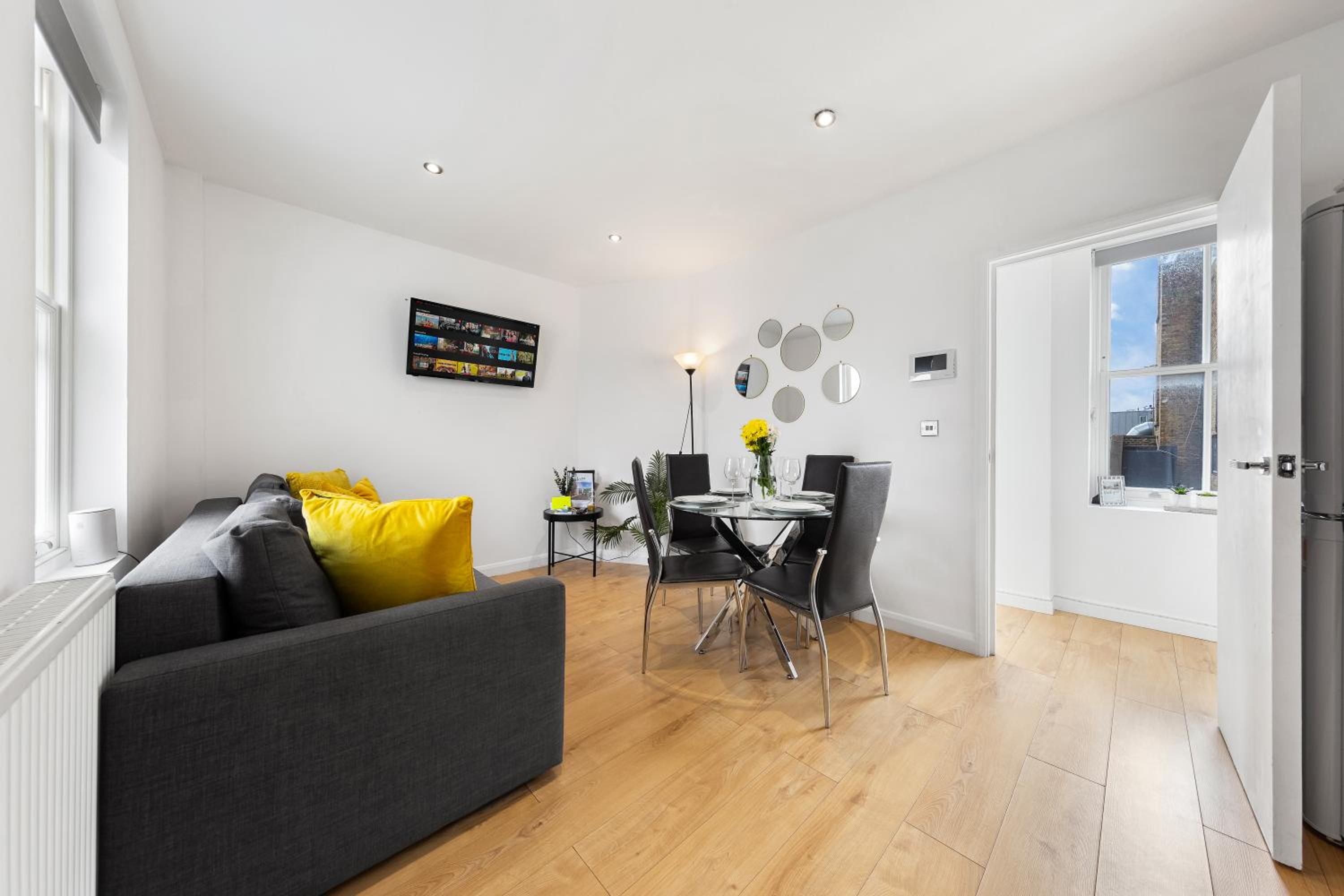 The Battersea Park Residences Private Rooftop - 10min SOHO & Oxford Street