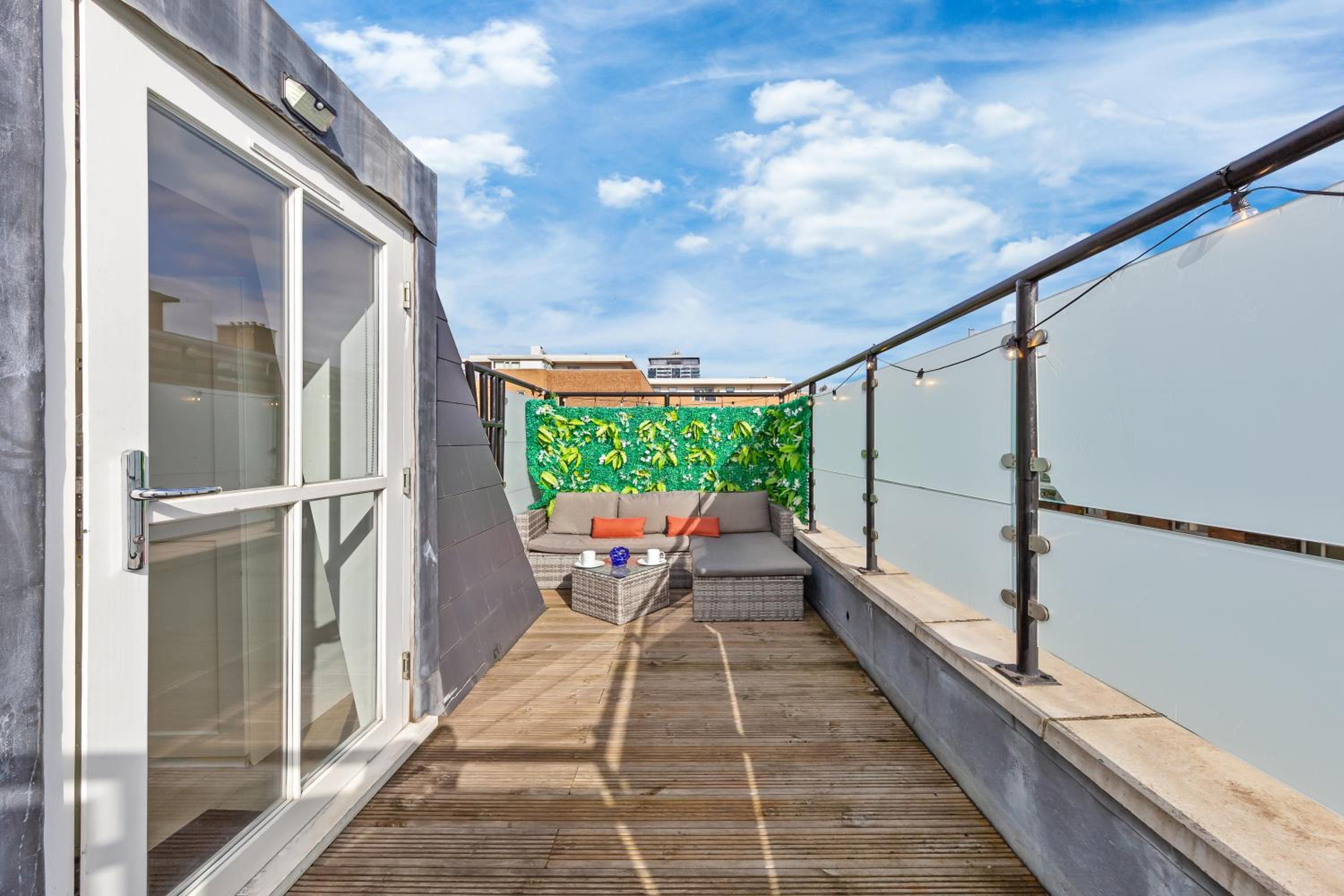The Battersea Park Residences Private Rooftop - 10min SOHO & Oxford Street