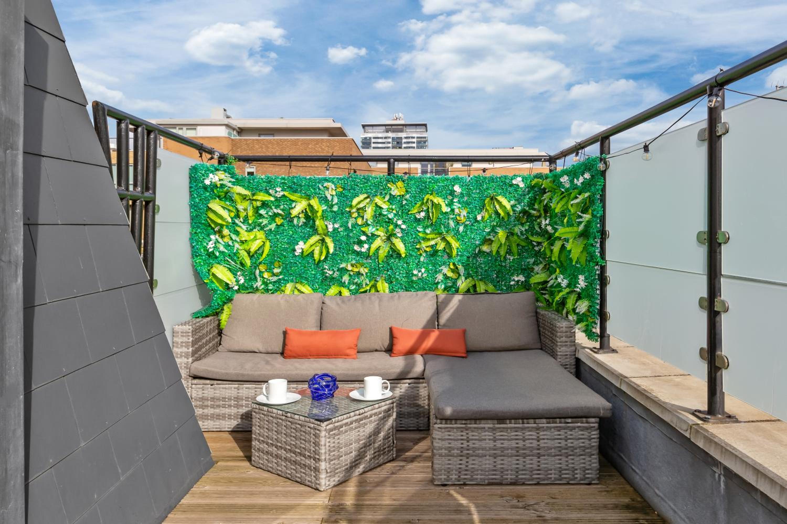 The Battersea Park Residences Private Rooftop - 10min SOHO & Oxford Street