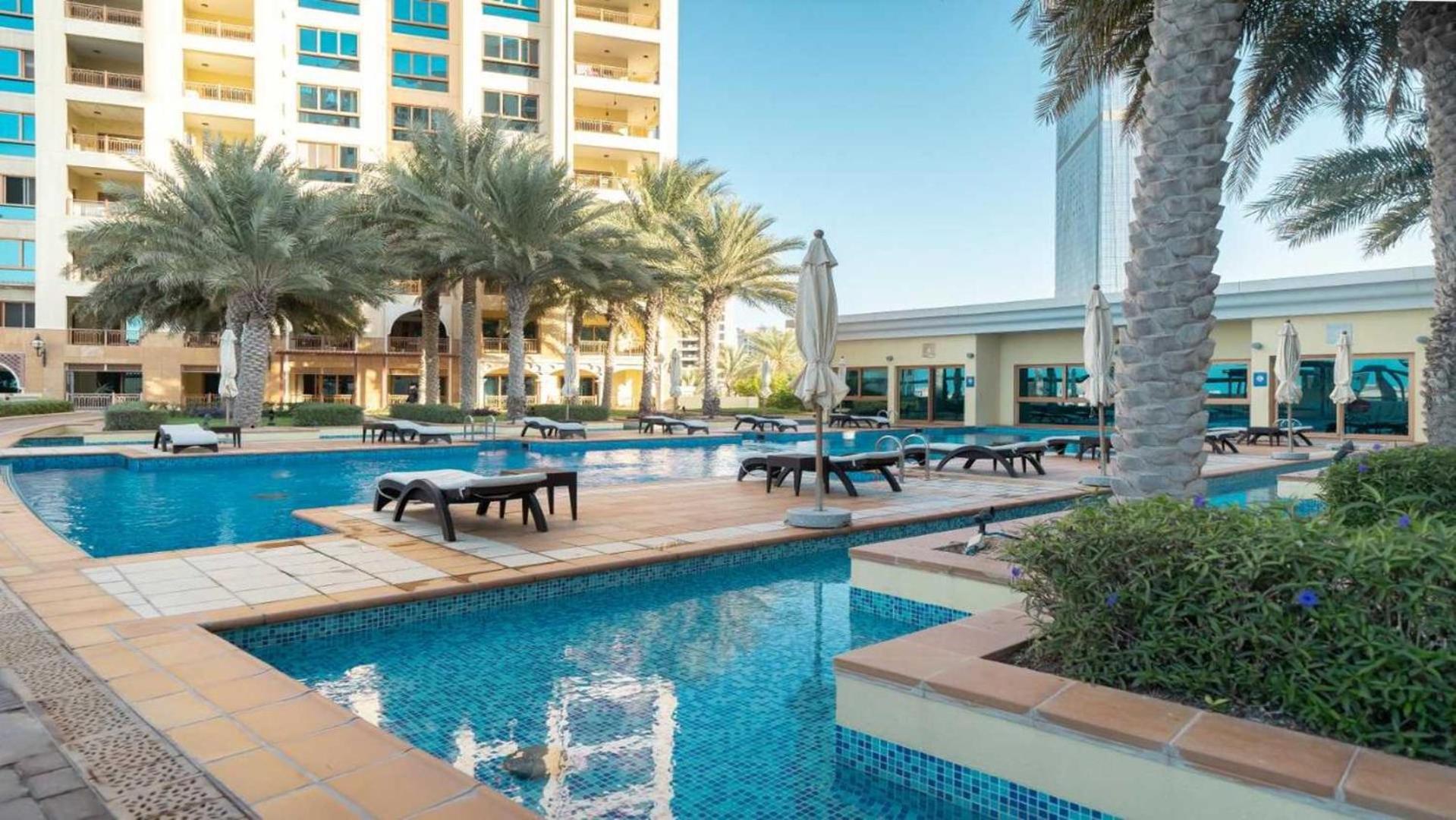 PJ- Premium Palm Jumeirah Apartment - Beachfront, Pool & Balcony