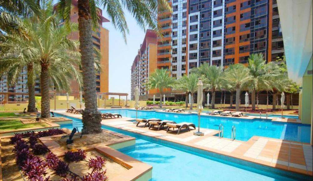 PJ- Premium Palm Jumeirah Apartment - Beachfront, Pool & Balcony