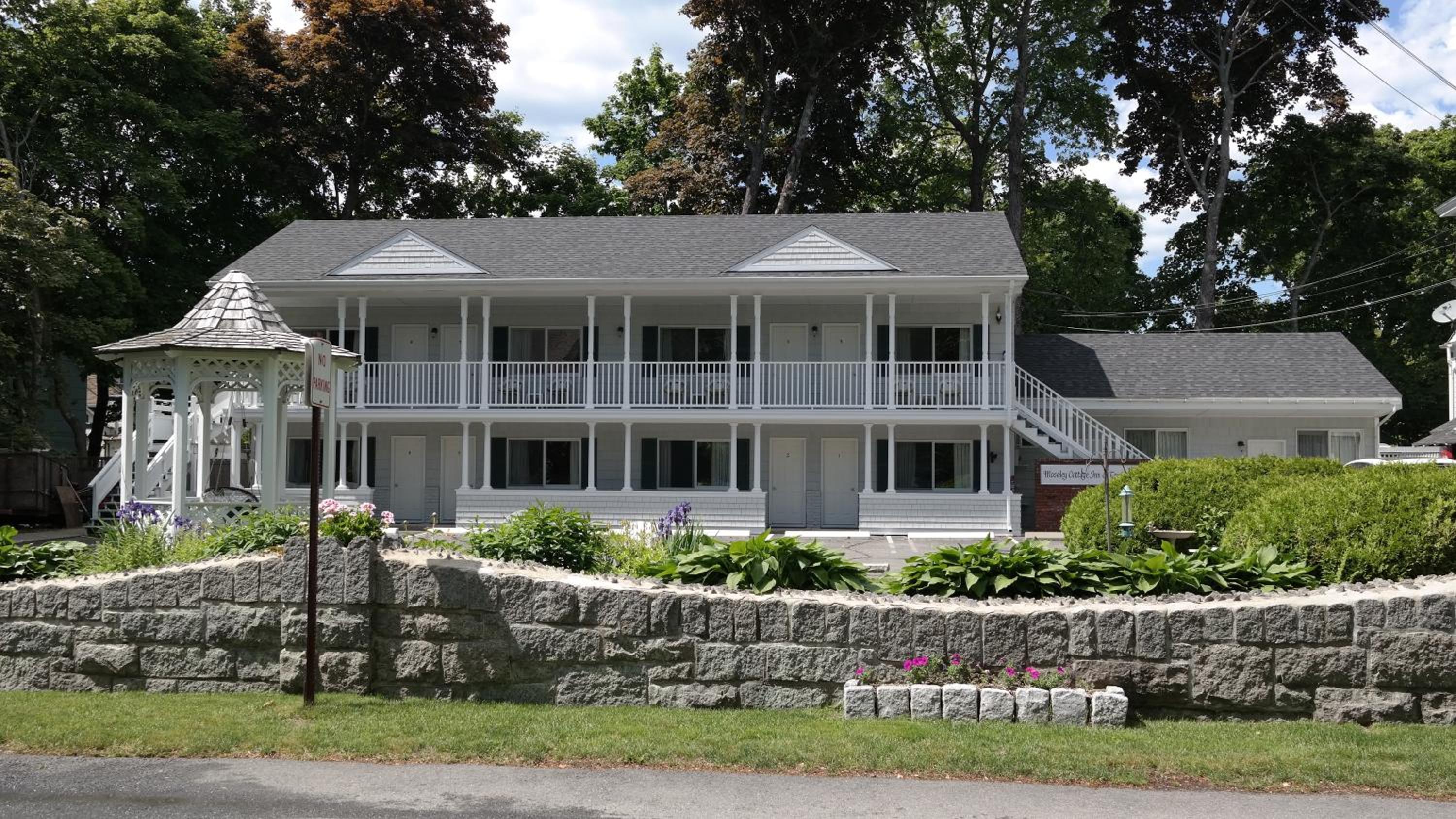 Moseley Cottage Inn and The Town Motel