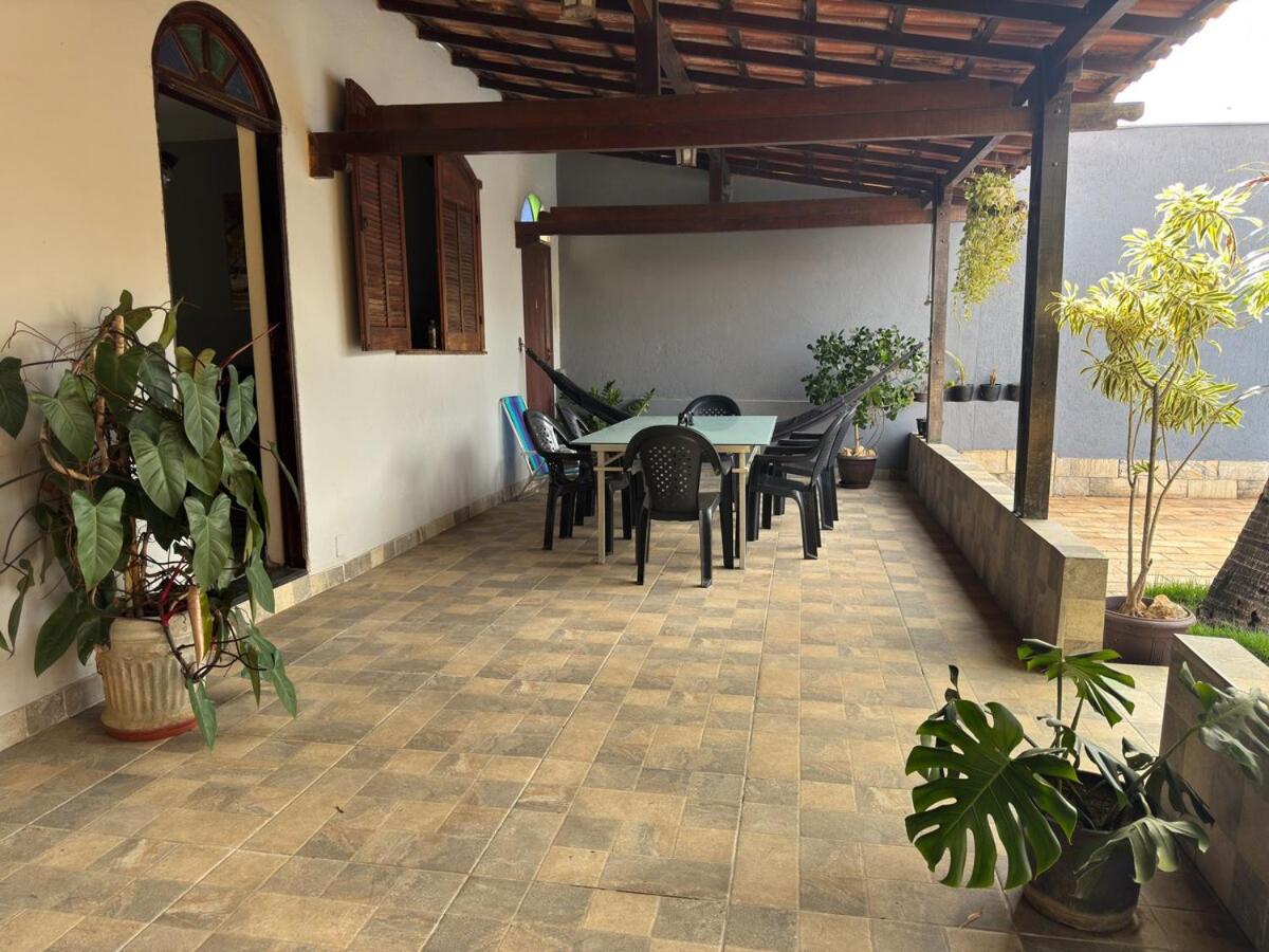 Casa espaçosa com piscina e churrasqueira
