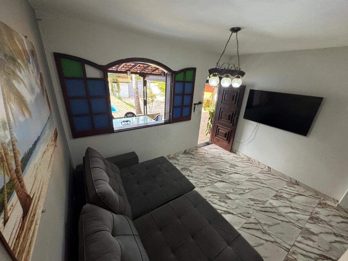 Casa espaçosa com piscina e churrasqueira