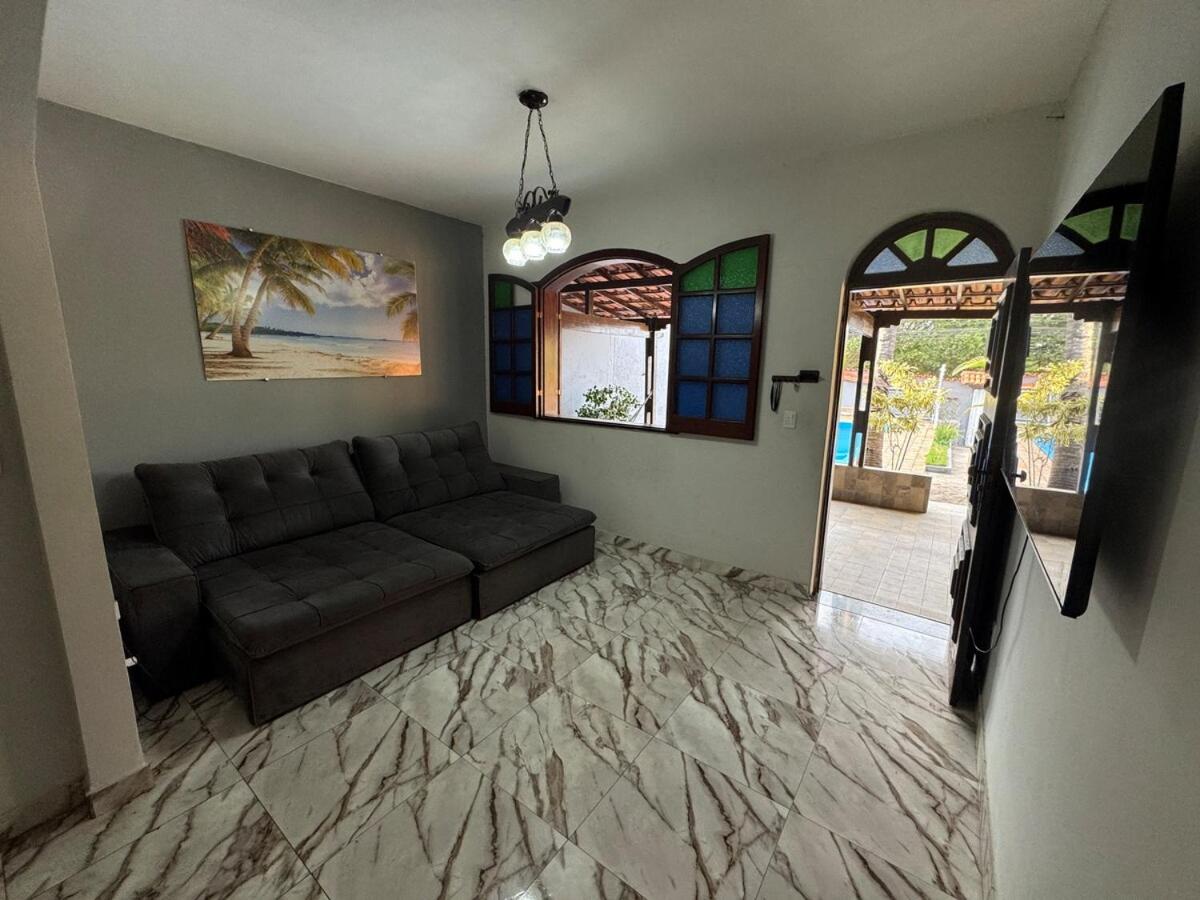 Casa espaçosa com piscina e churrasqueira