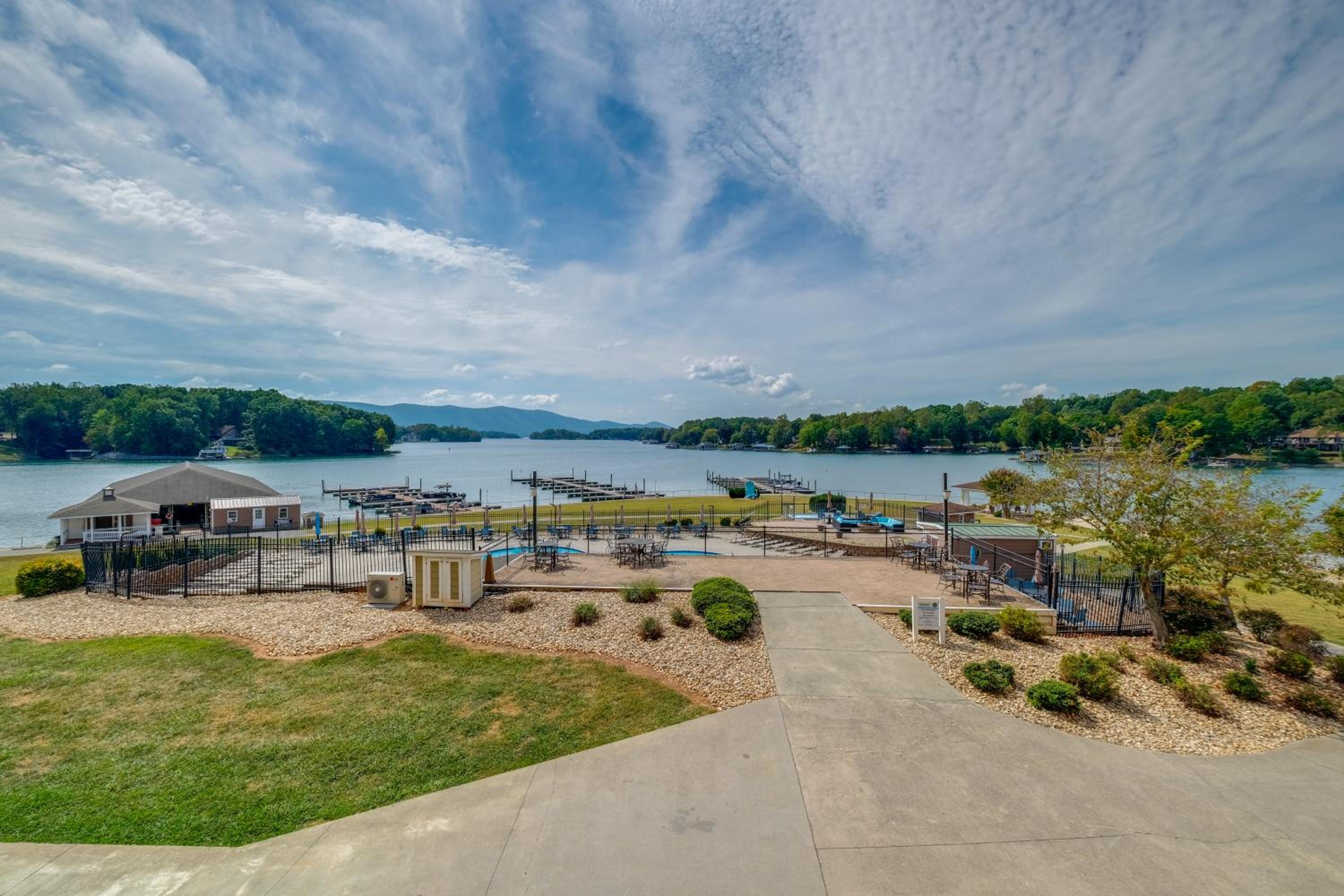 Smith Mtn Lake Retreat Indoor PoolandHot Tub Access