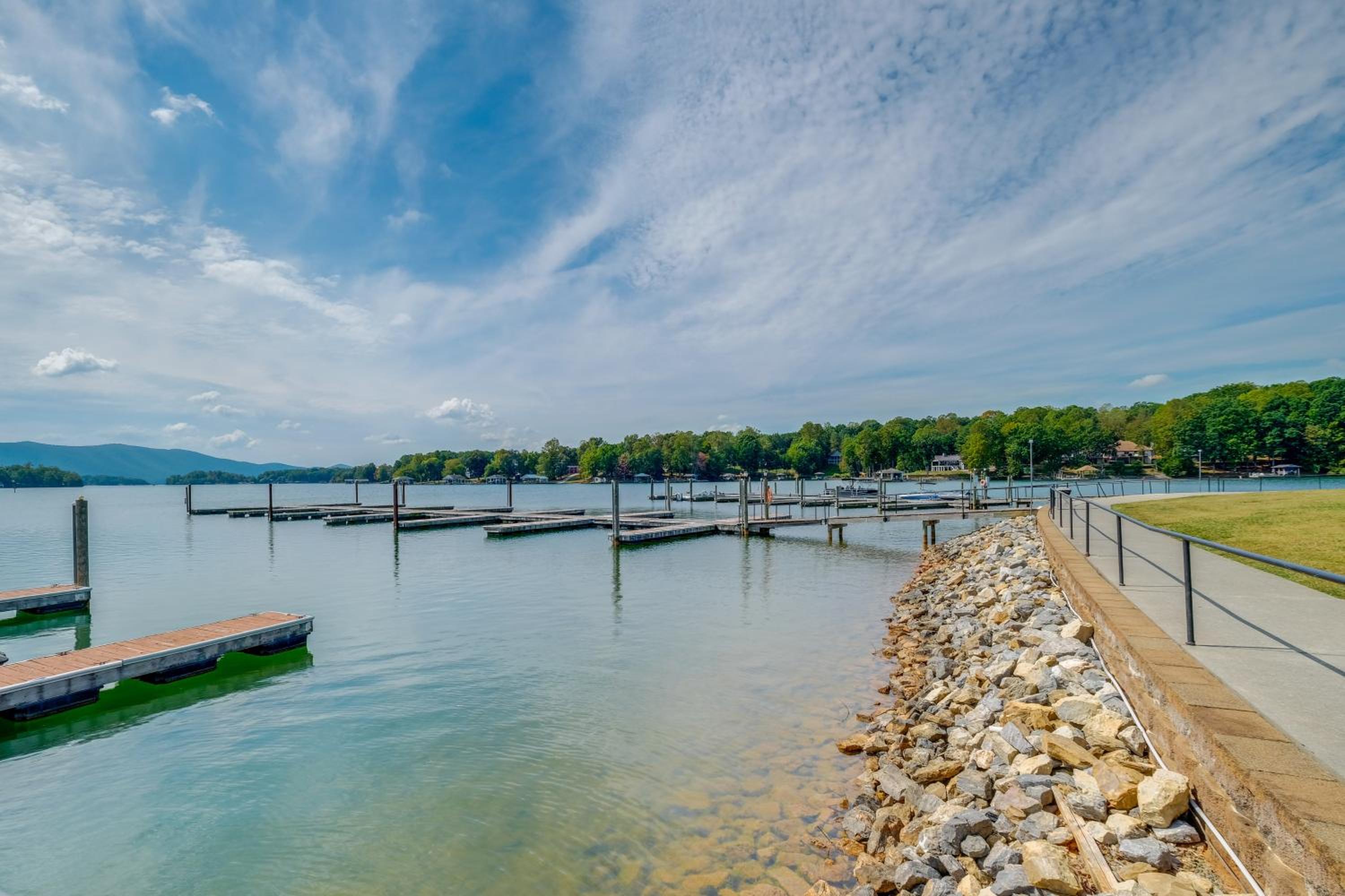 Smith Mtn Lake Retreat Indoor PoolandHot Tub Access