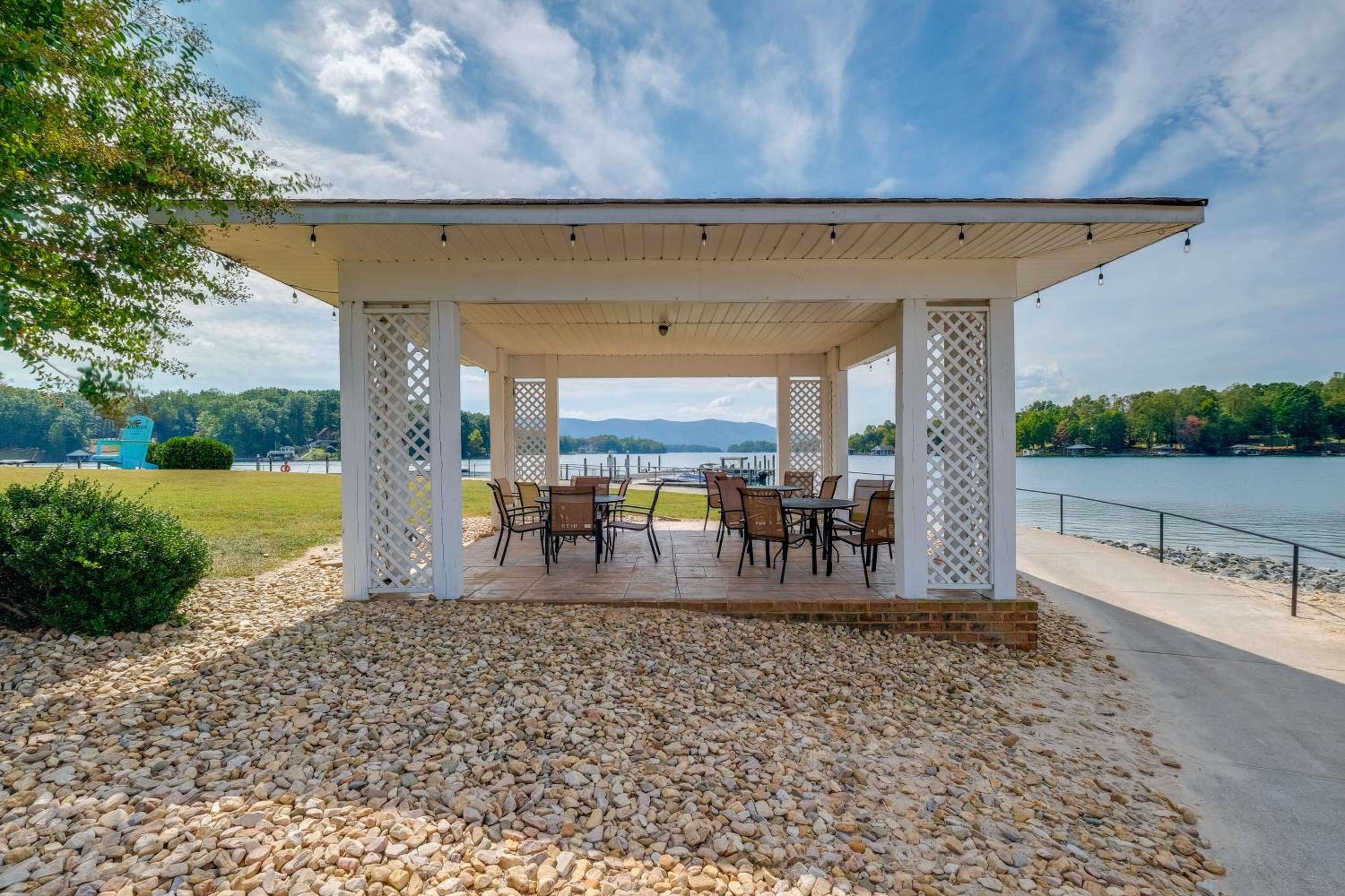 Smith Mtn Lake Retreat Indoor PoolandHot Tub Access
