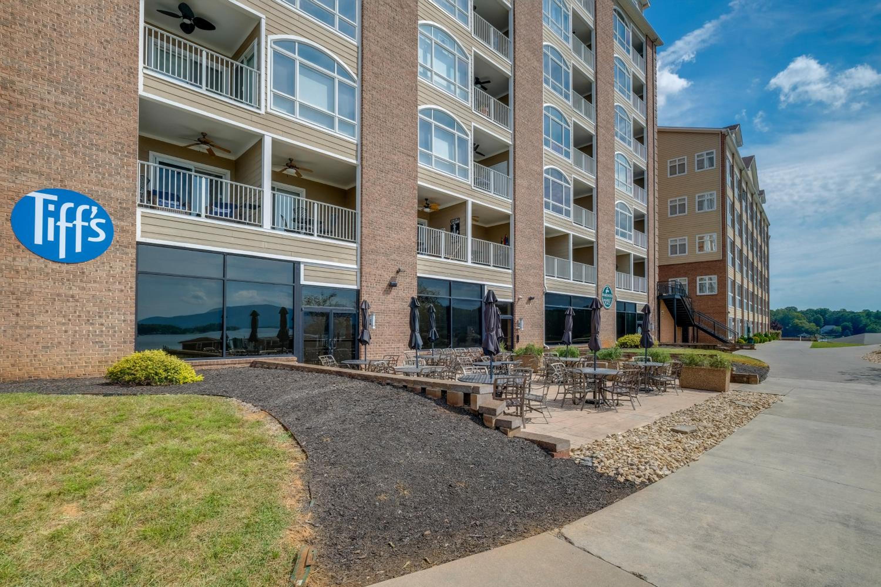 Smith Mtn Lake Retreat Indoor PoolandHot Tub Access