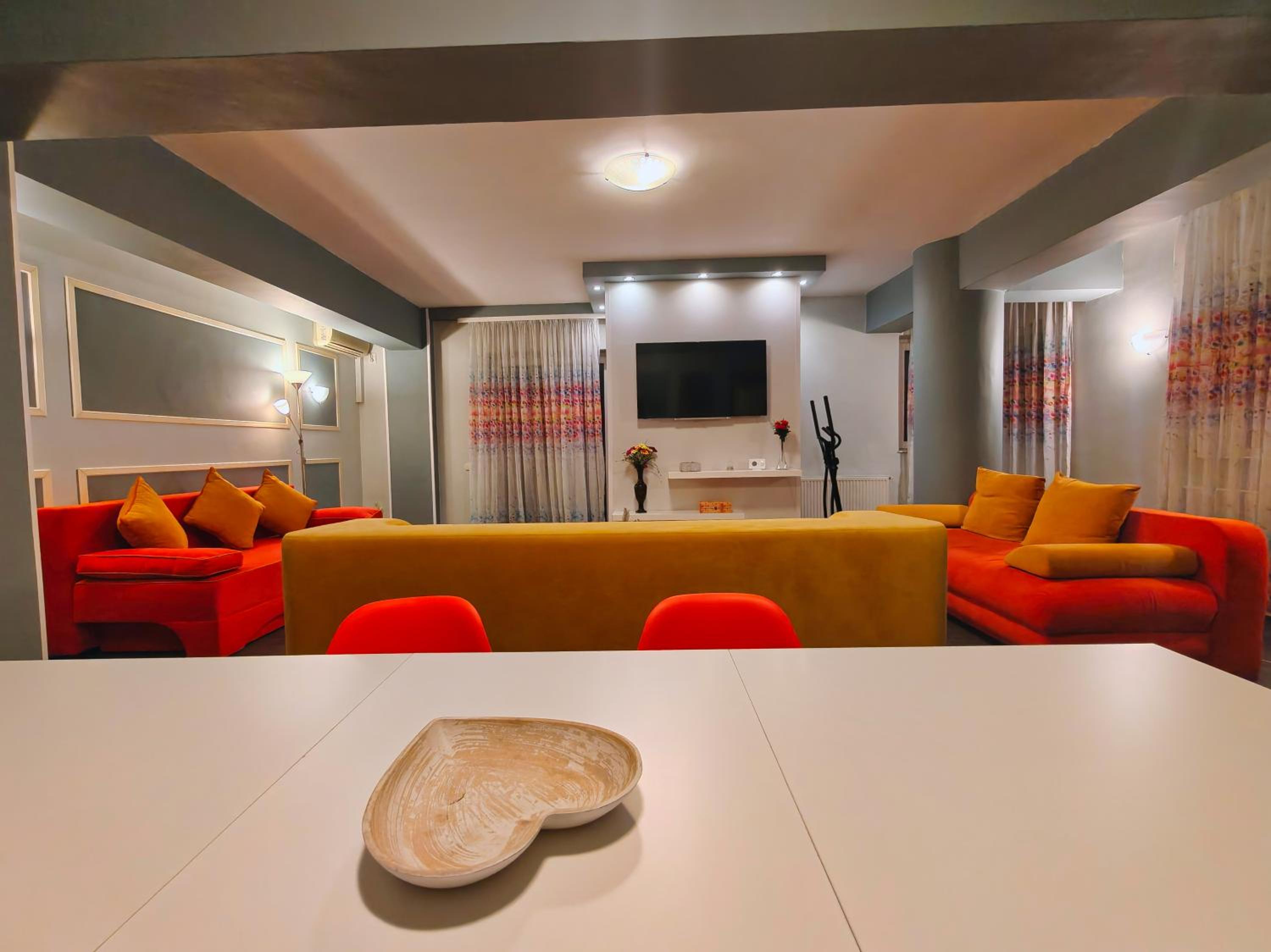 Balcesti Design Apartments - Walk to Old Town - Pumo Properties
