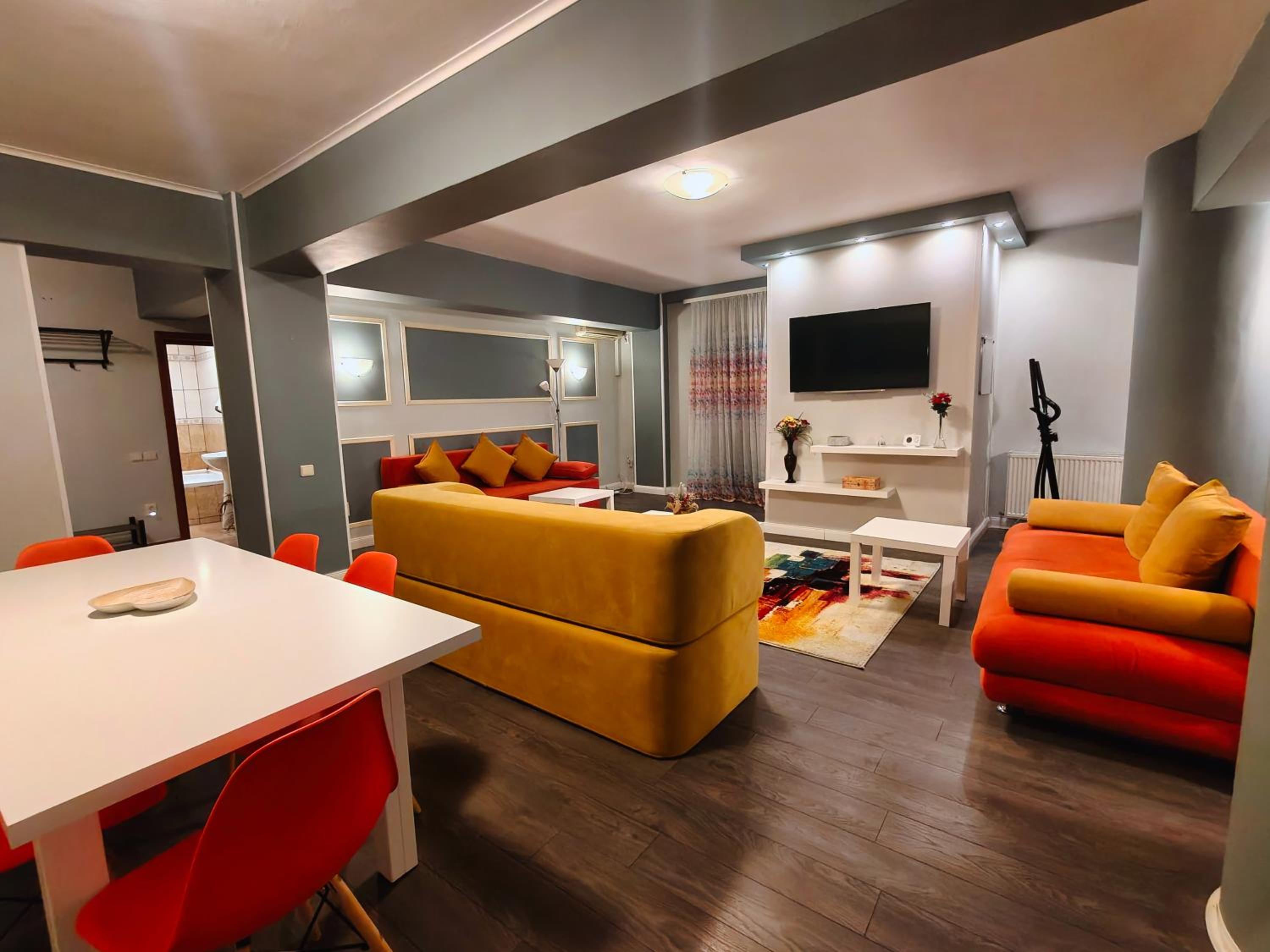 Balcesti Design Apartments - Walk to Old Town - Pumo Properties