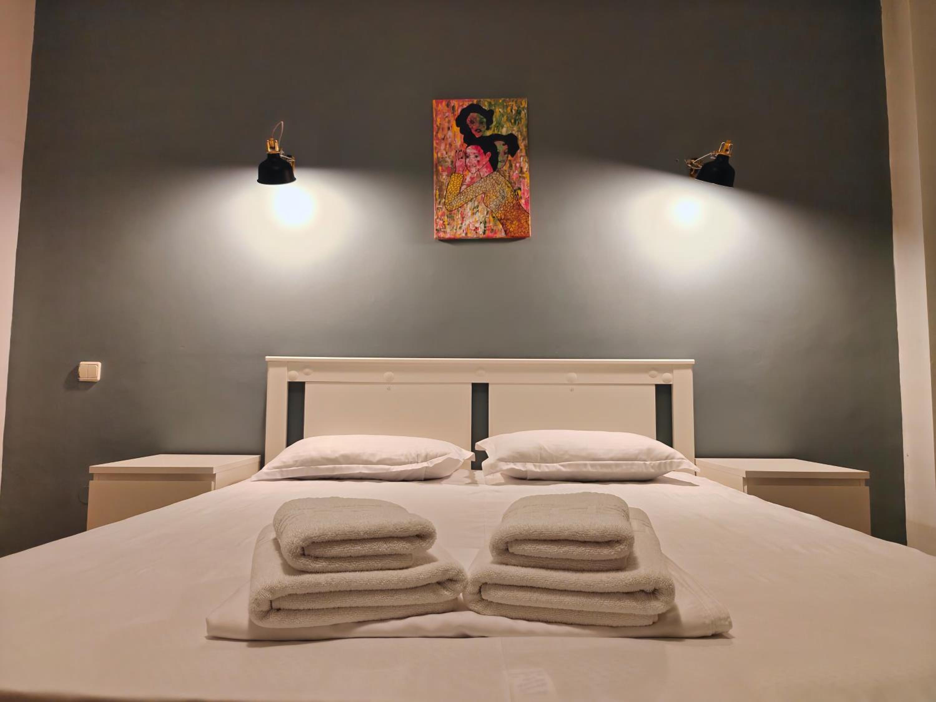 Balcesti Design Apartments - Walk to Old Town - Pumo Properties