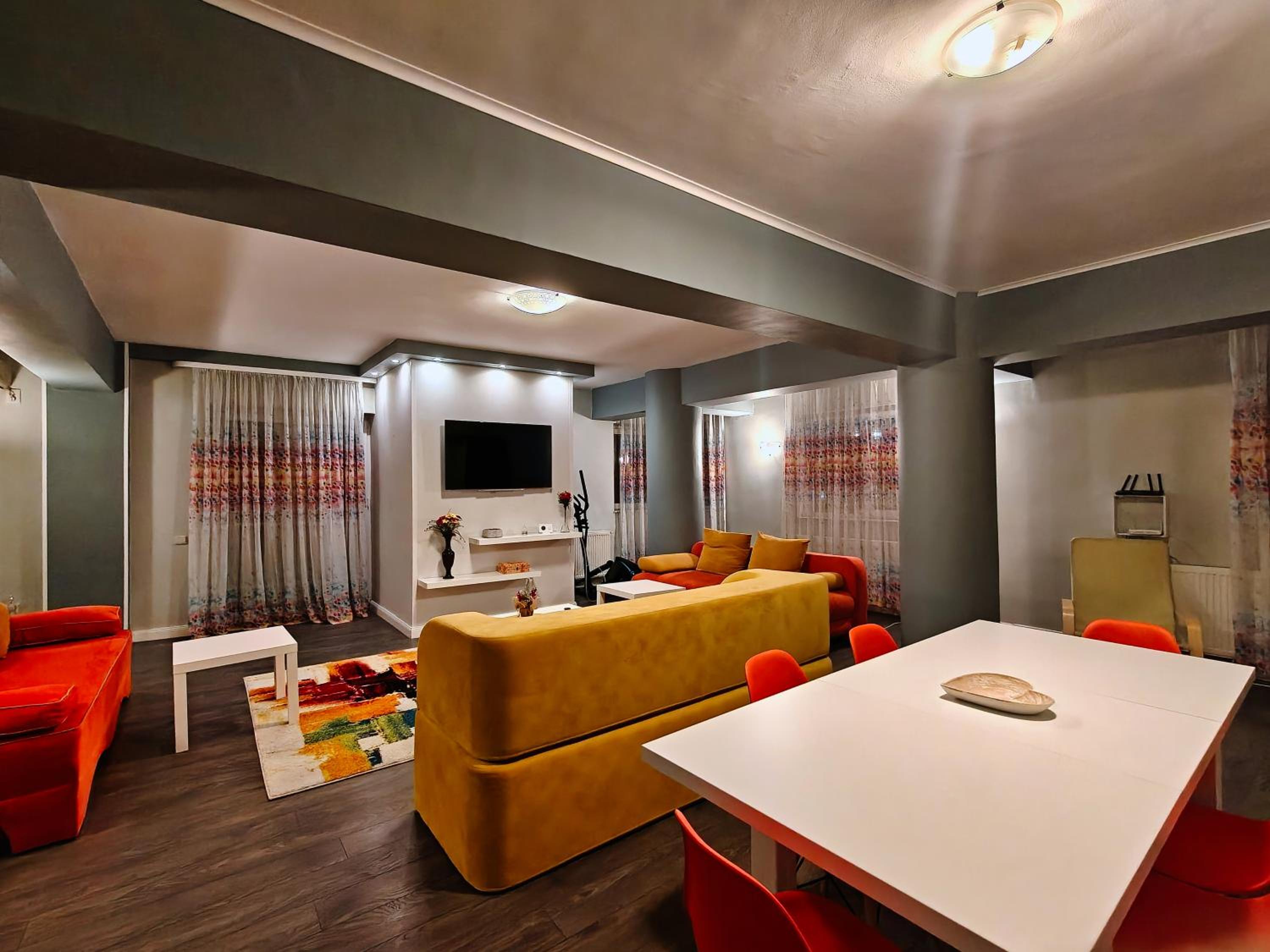 Balcesti Design Apartments - Walk to Old Town - Pumo Properties