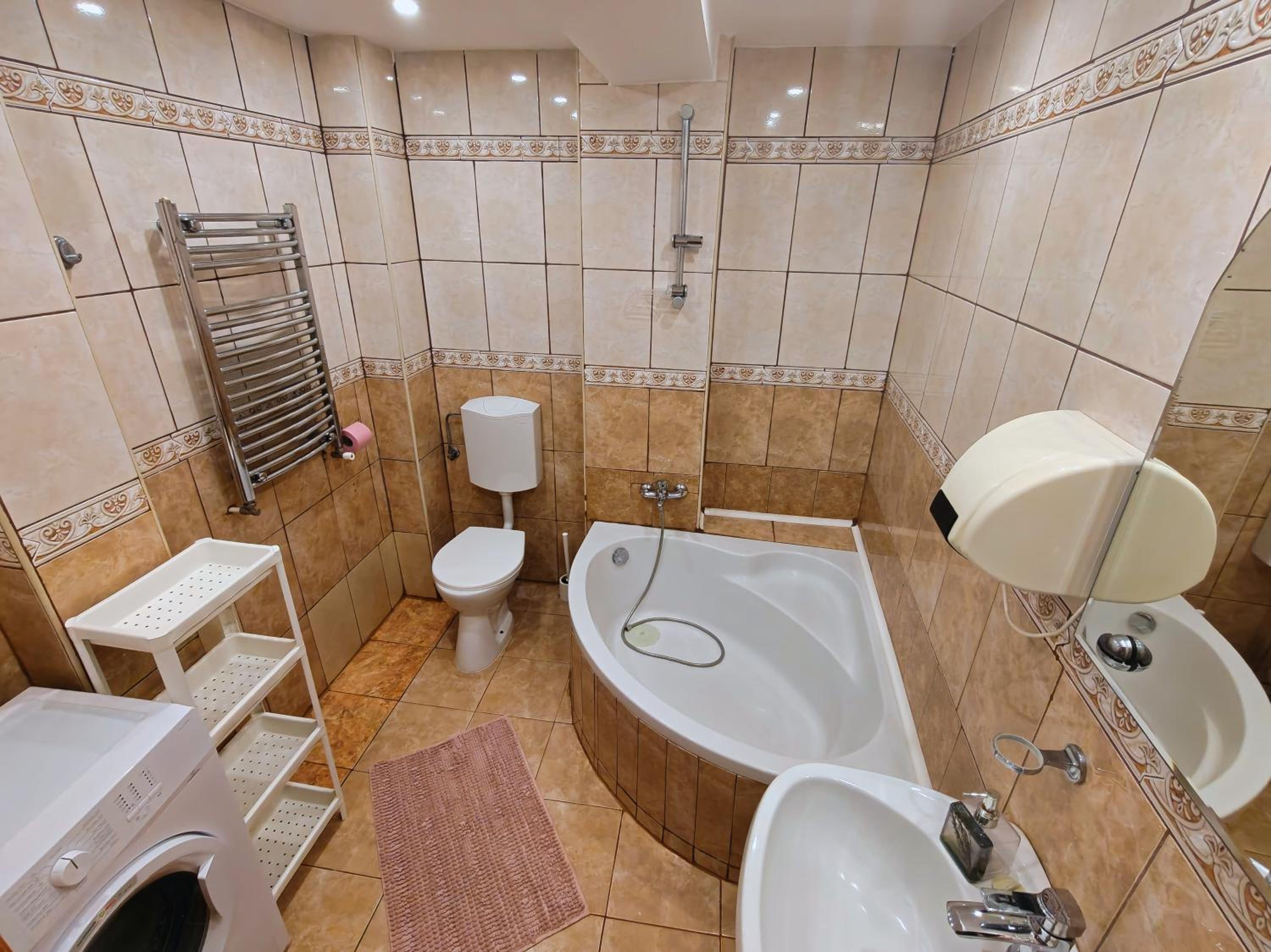 Balcesti Design Apartments - Walk to Old Town - Pumo Properties