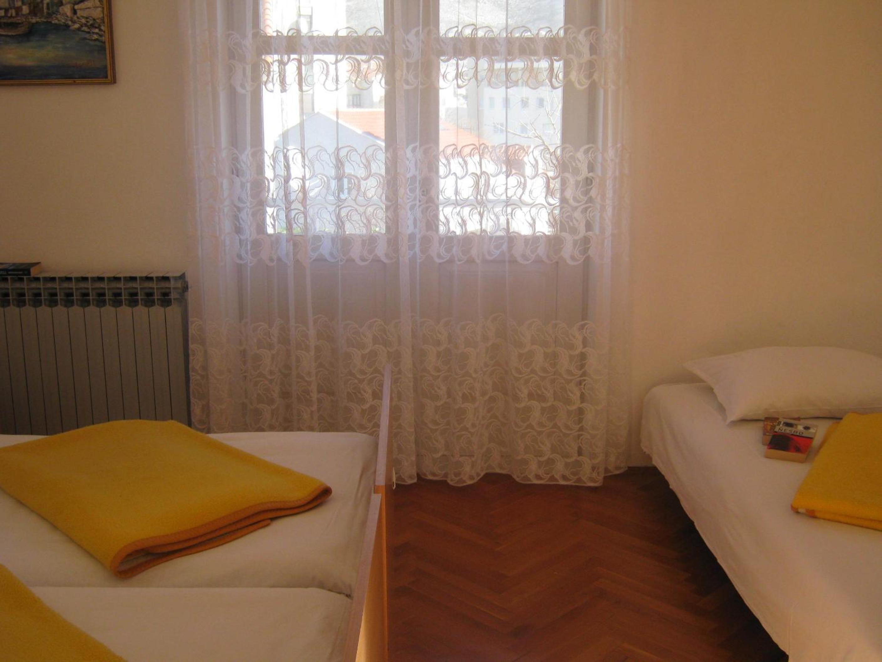 Apartments and Rooms Artemida