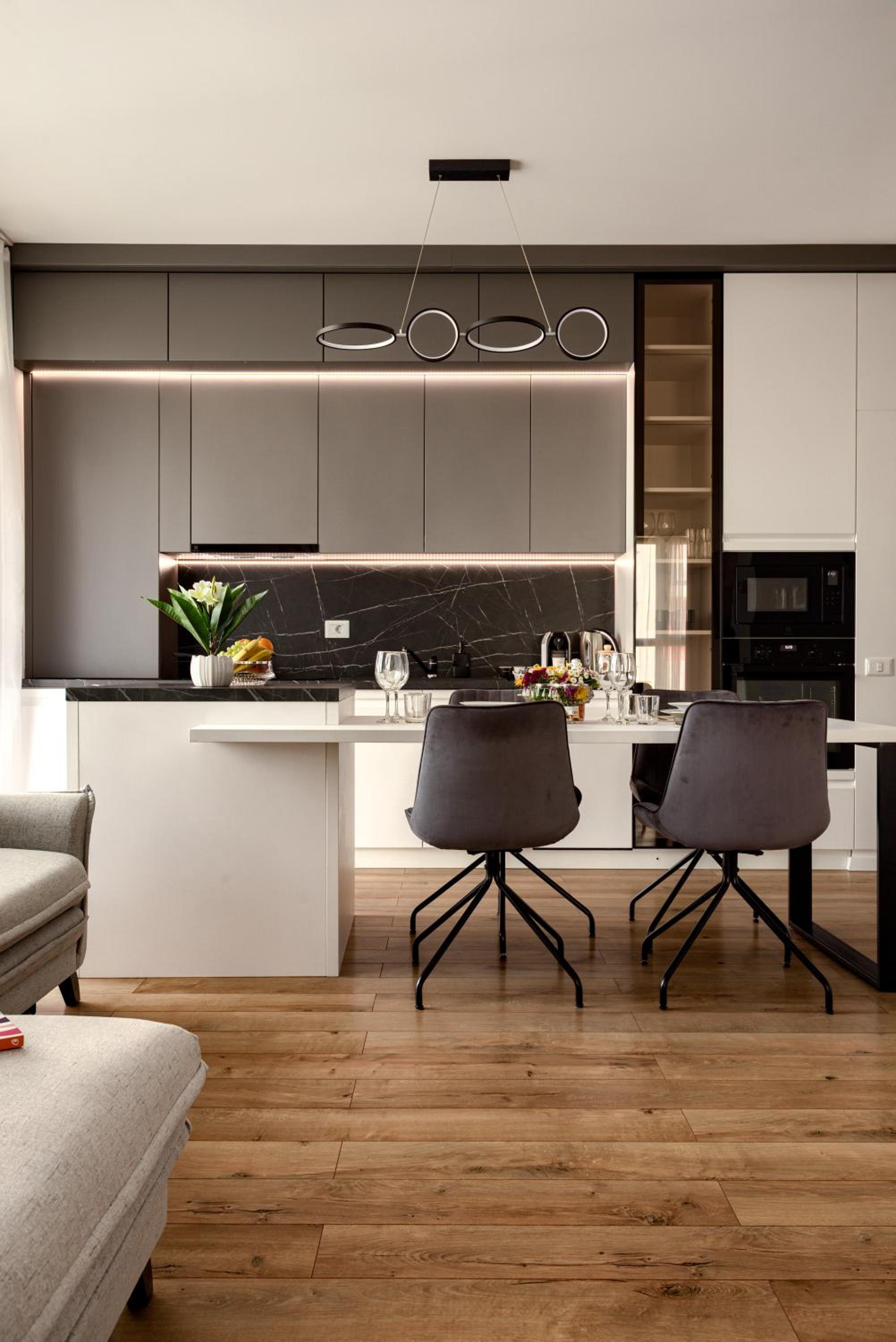 ARI Grand Black&White - 2BR with Terrace