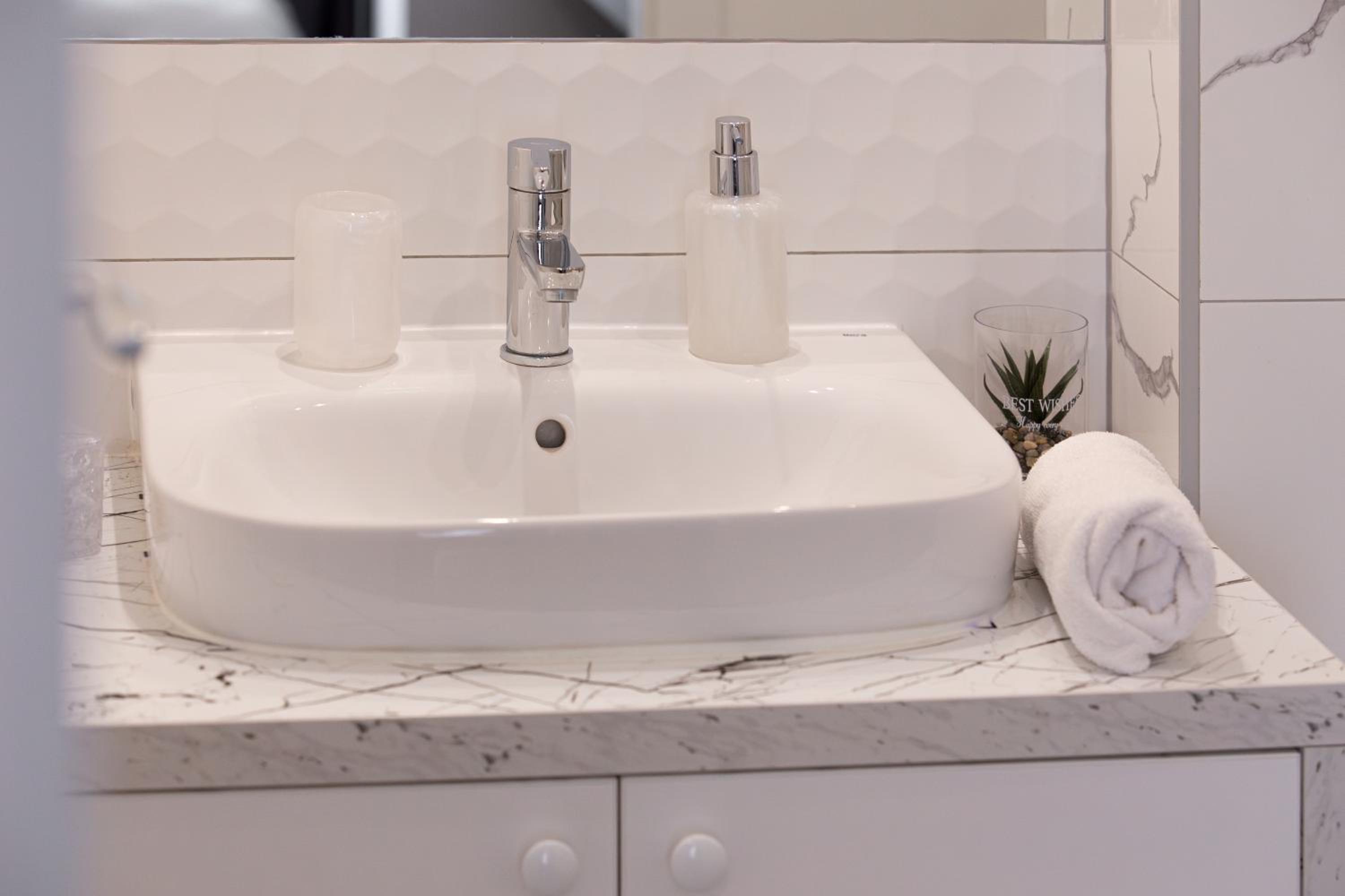ARI Grand Black&White - 2BR with Terrace