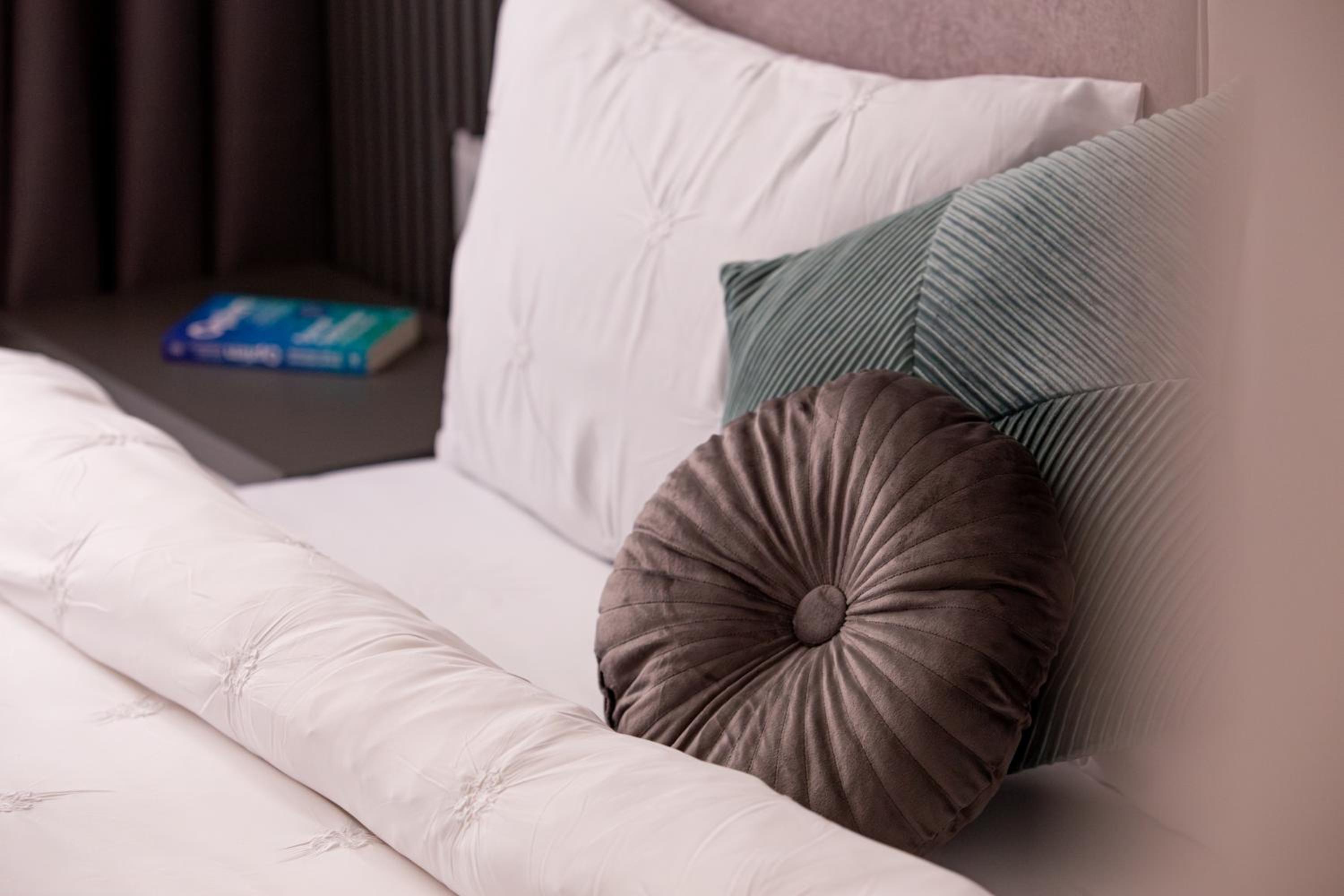ARI Grand Black&White - 2BR with Terrace