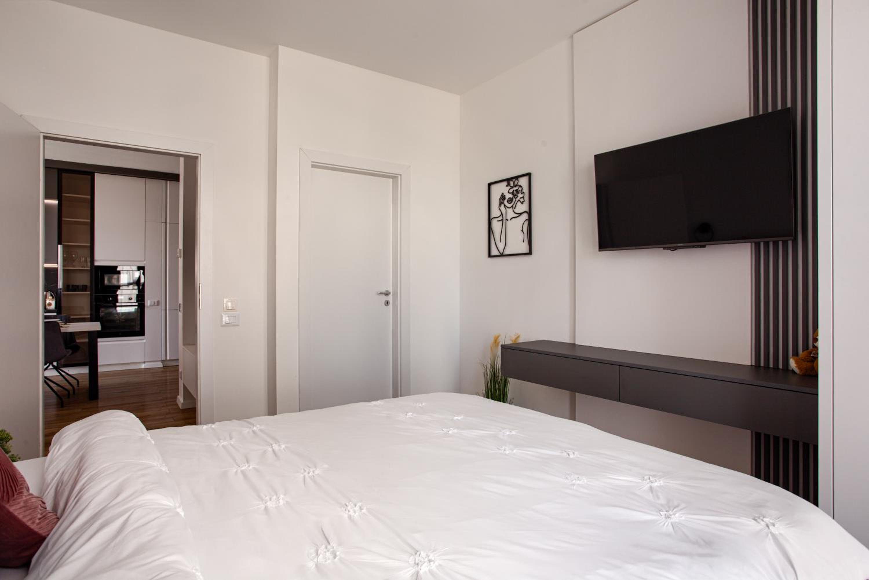 ARI Grand Black&White - 2BR with Terrace