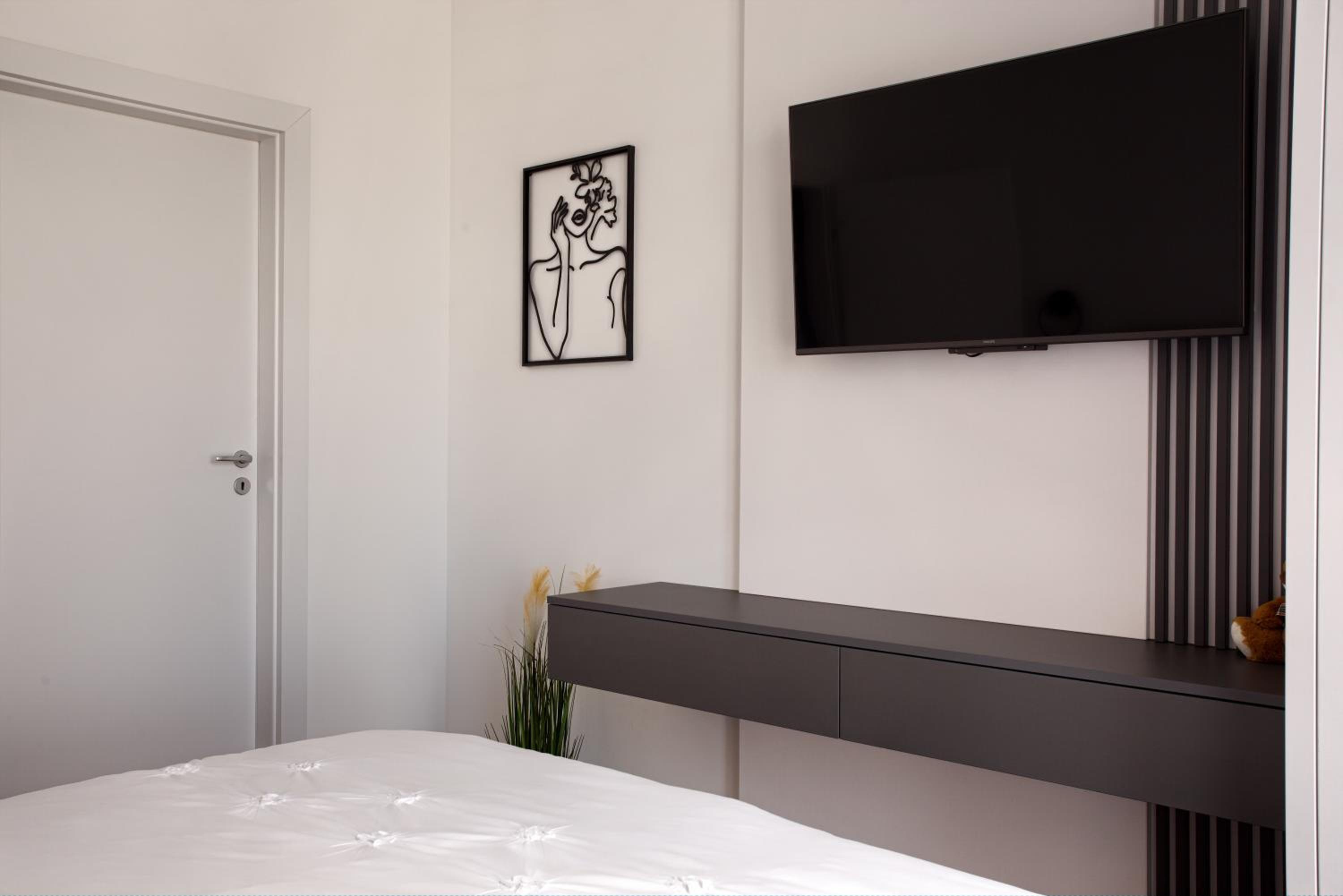 ARI Grand Black&White - 2BR with Terrace
