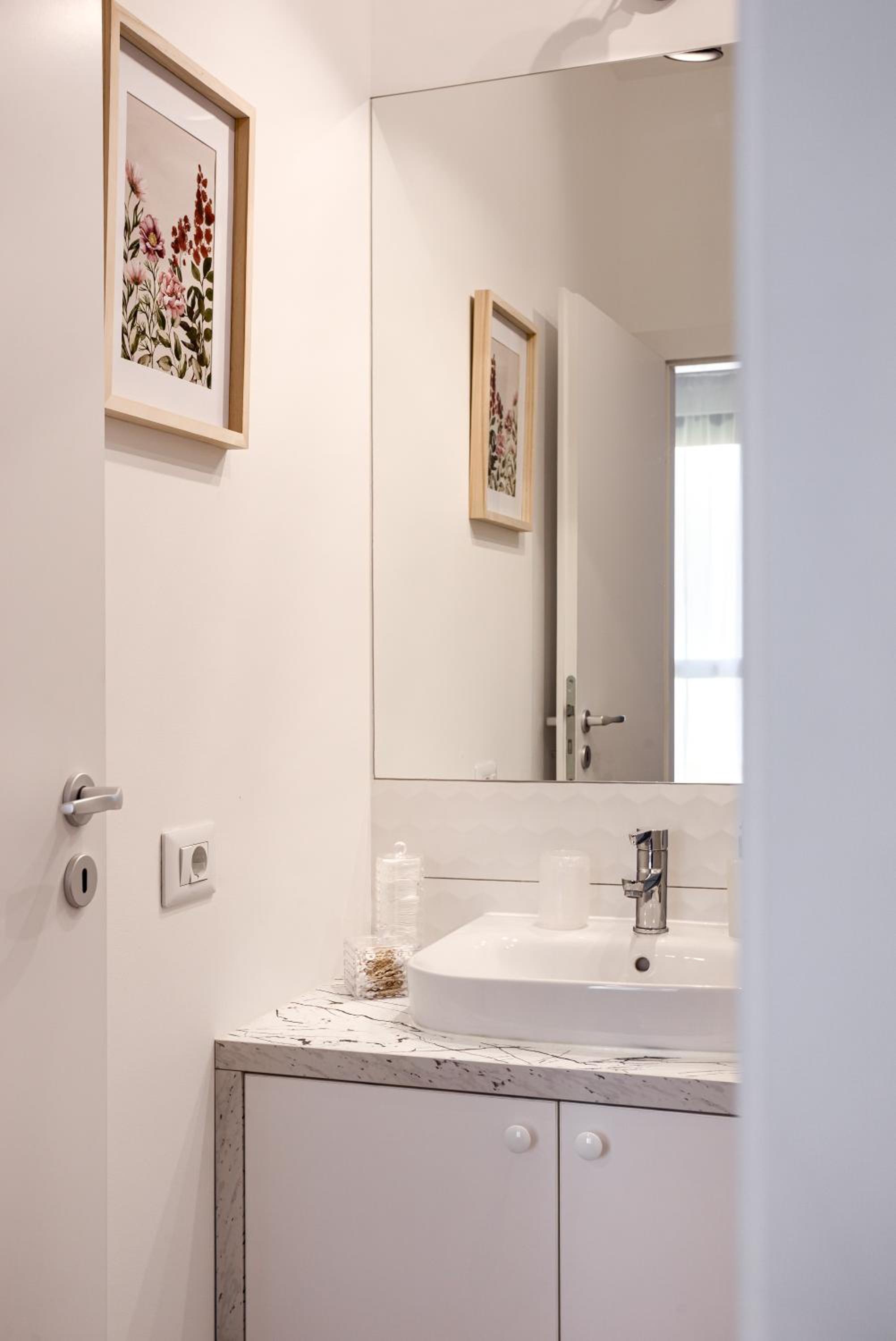 ARI Grand Black&White - 2BR with Terrace